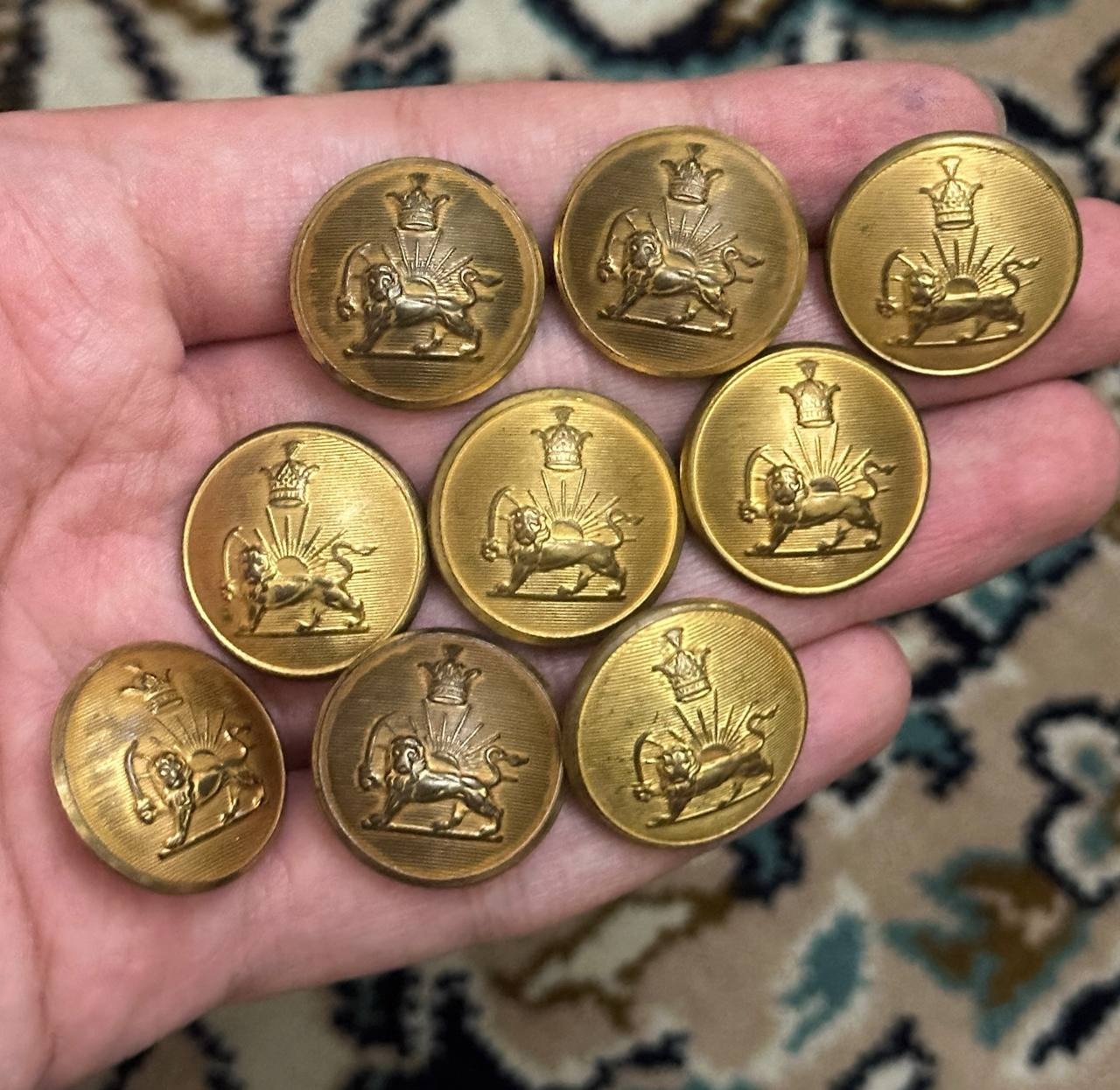 9 دکمه شیر و خورشید