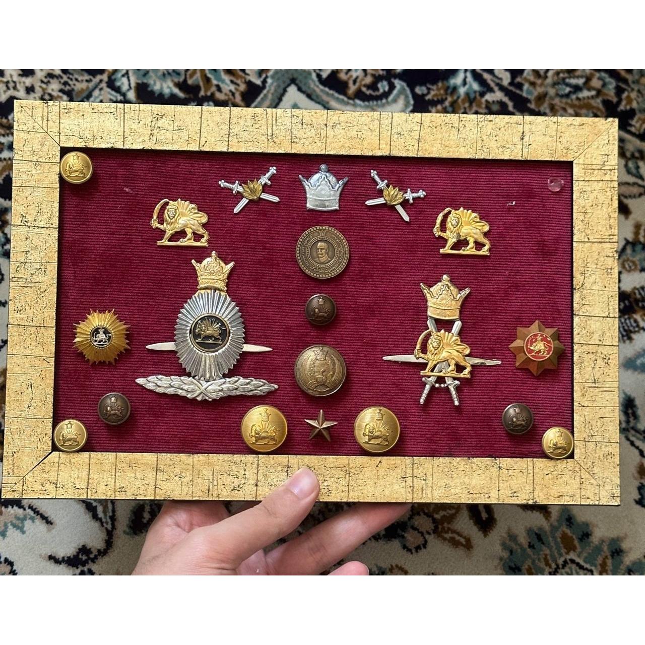 قاب زیبا دکمه، نشان پهلوی