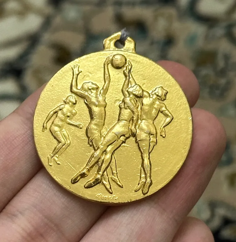 مدال بسکتبال بانوان ( دهه 50 ، روکش طلا )