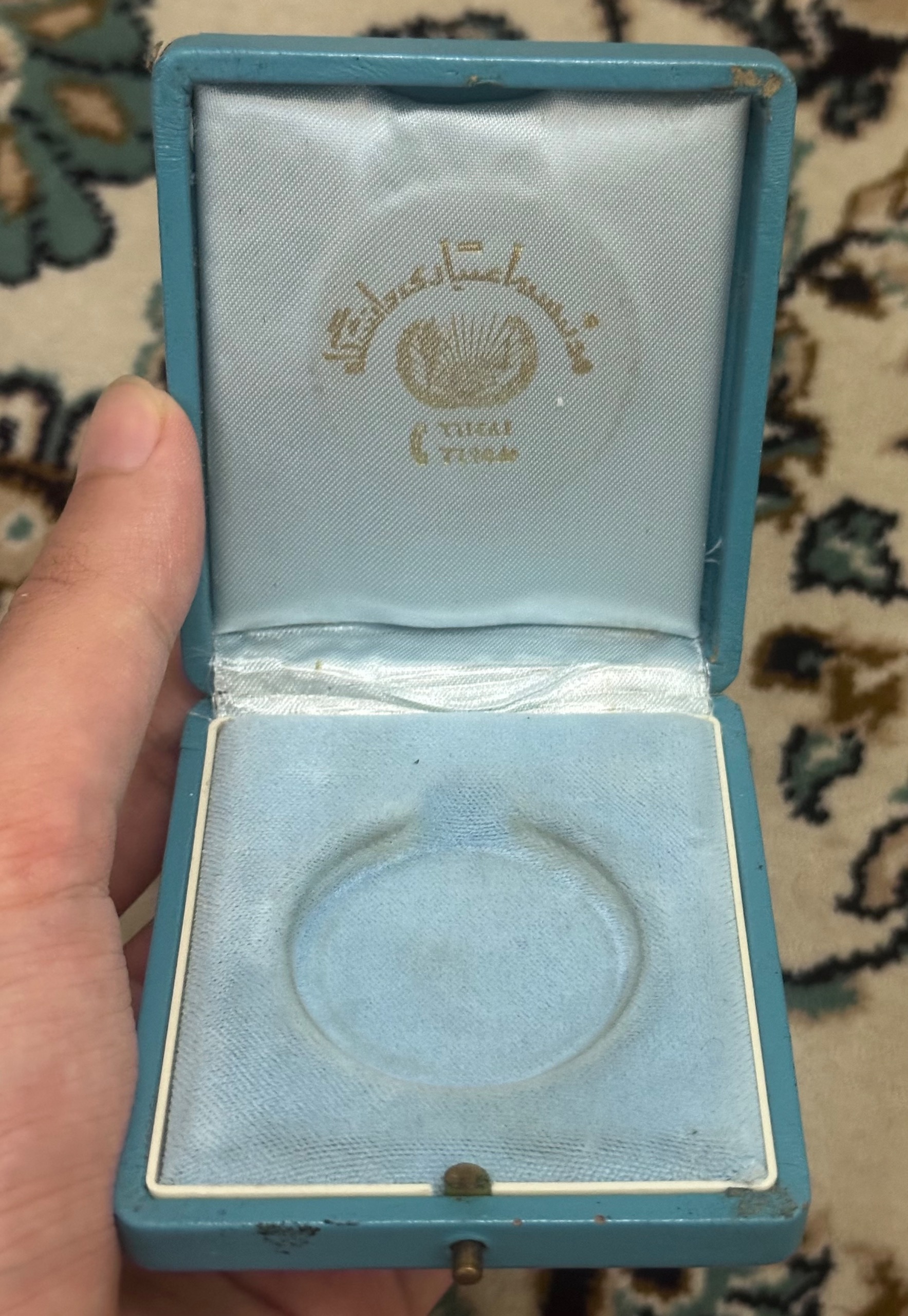جعبه سکه طلا موسسه اعتباری دانشگاه (طبق تصویر)