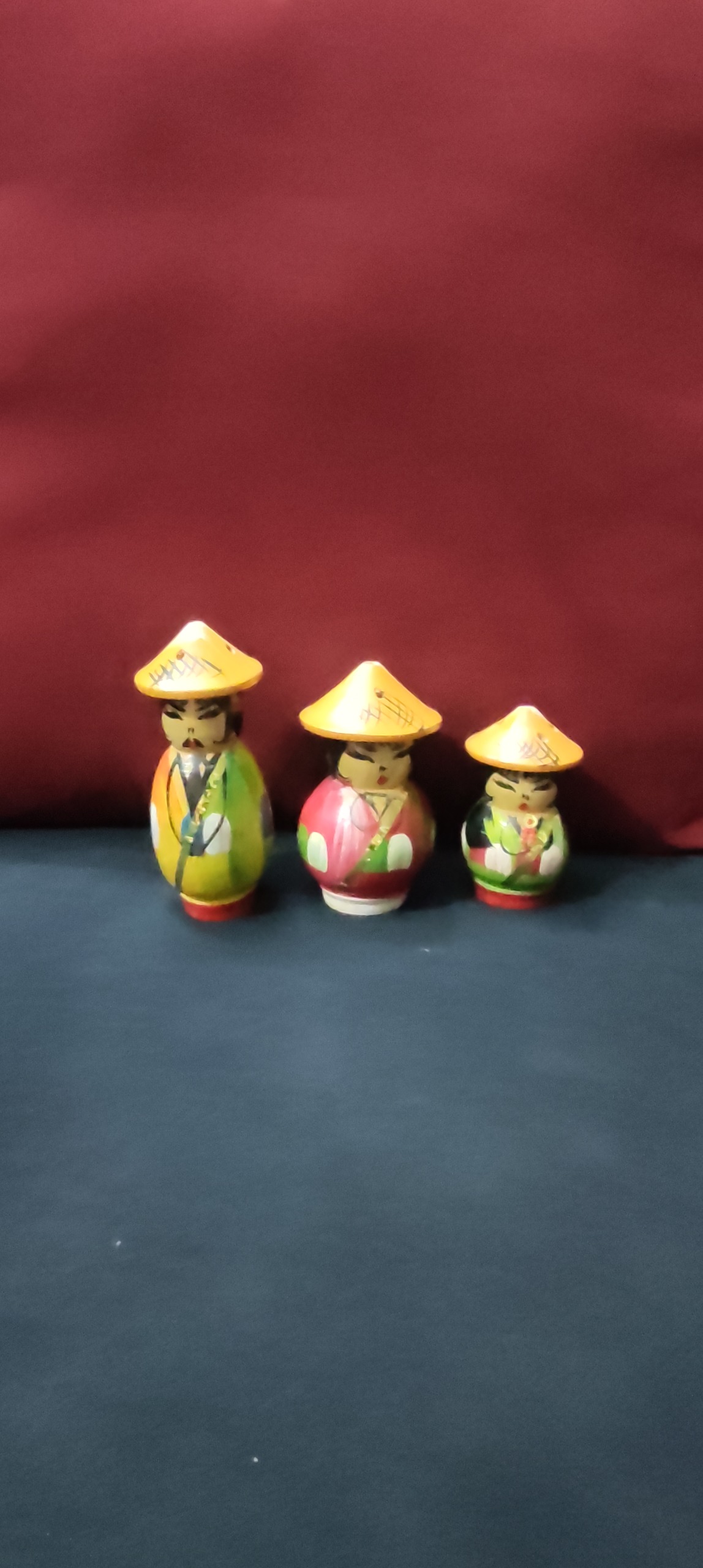 نمکدان یا نمکپاش چوبی روسی طرح خانواده ژاپنی