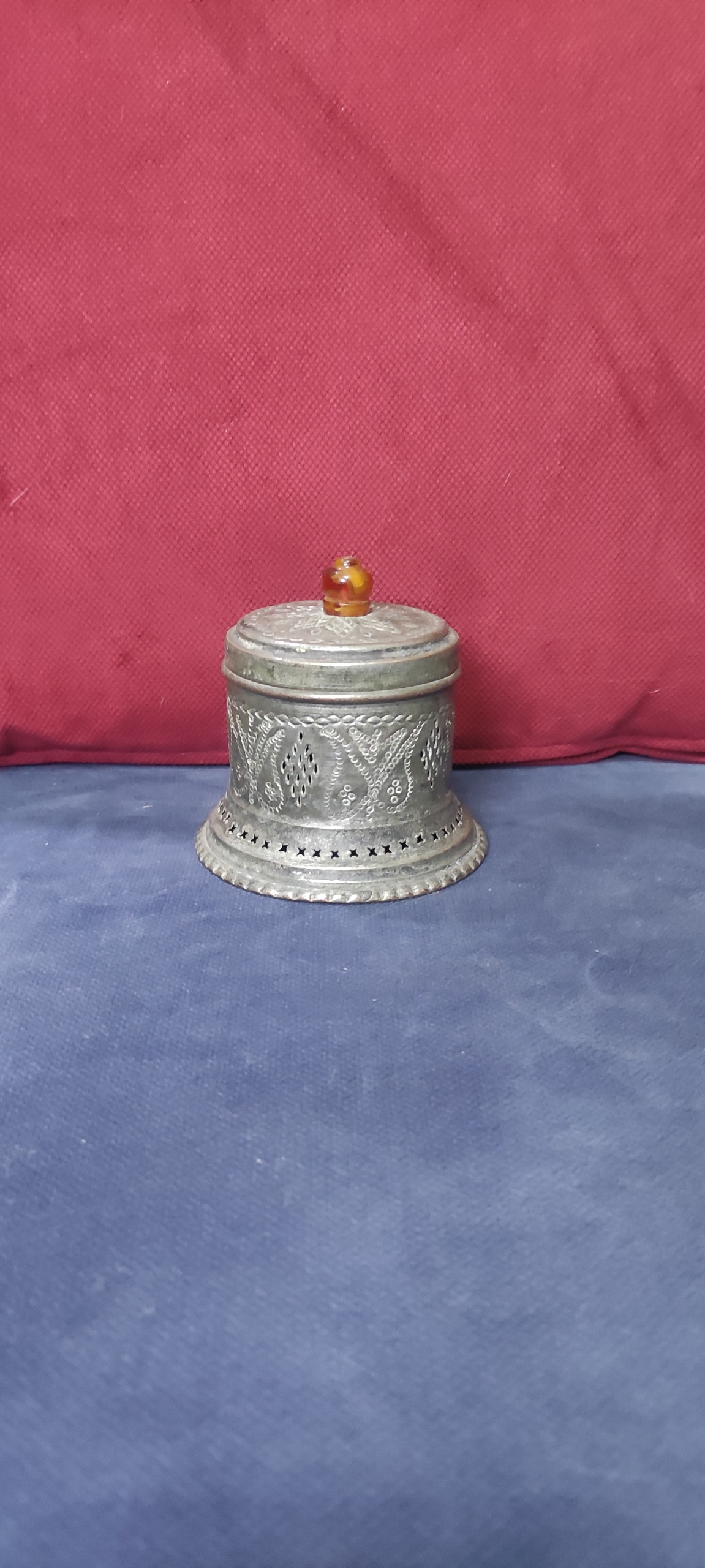 روشوردان یا جا سفیدابی قدیمی مسی