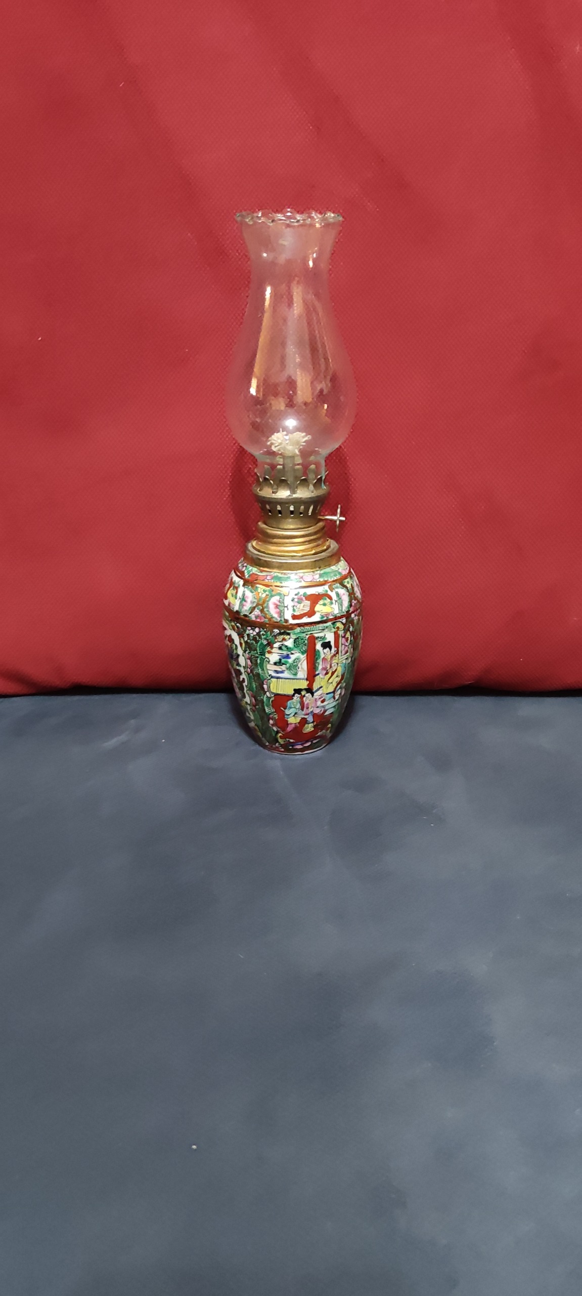 چراغ موشی زیبای گلمرغی، قدیمی بسیار کمیاب