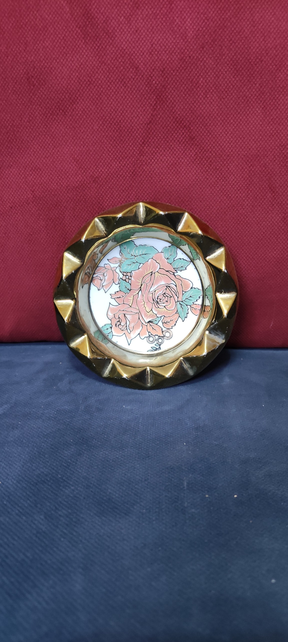 زیر سیگاری قدیمی و کلکسیونی و آنتیک کمیاب