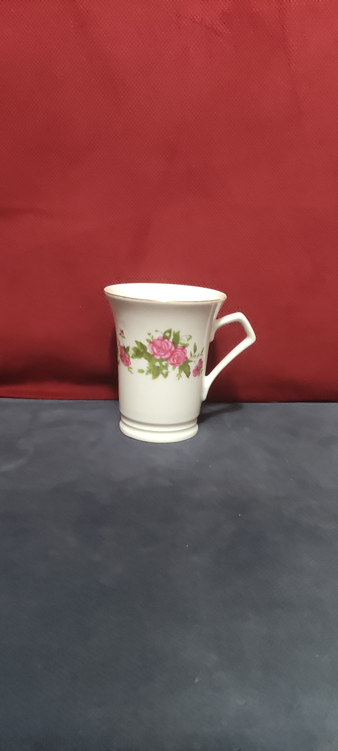 نیم لیوان یا فنجان گل سرخی کلکسیونی و کمیاب