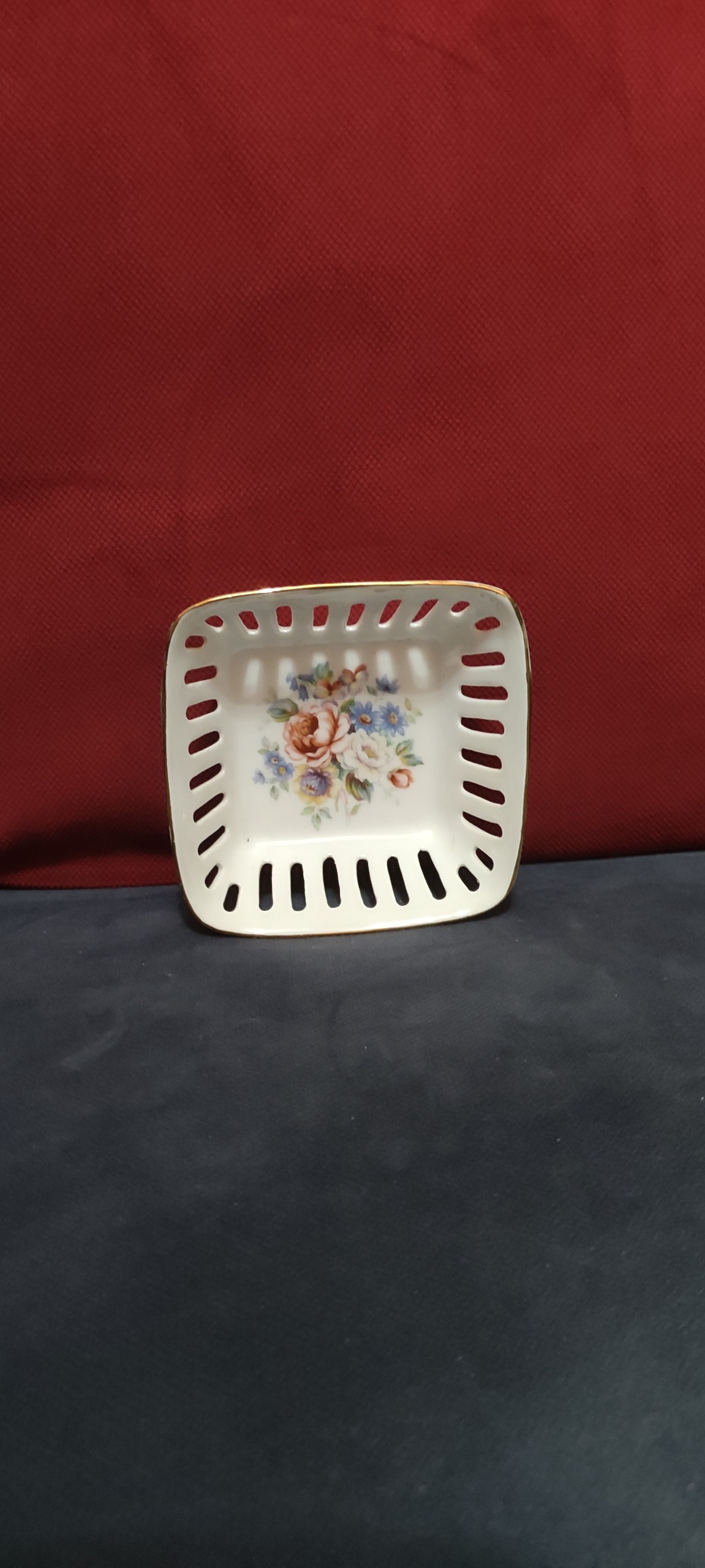 تنقلات، آجیل، خرما، باقلوا خوری چینی دور توری