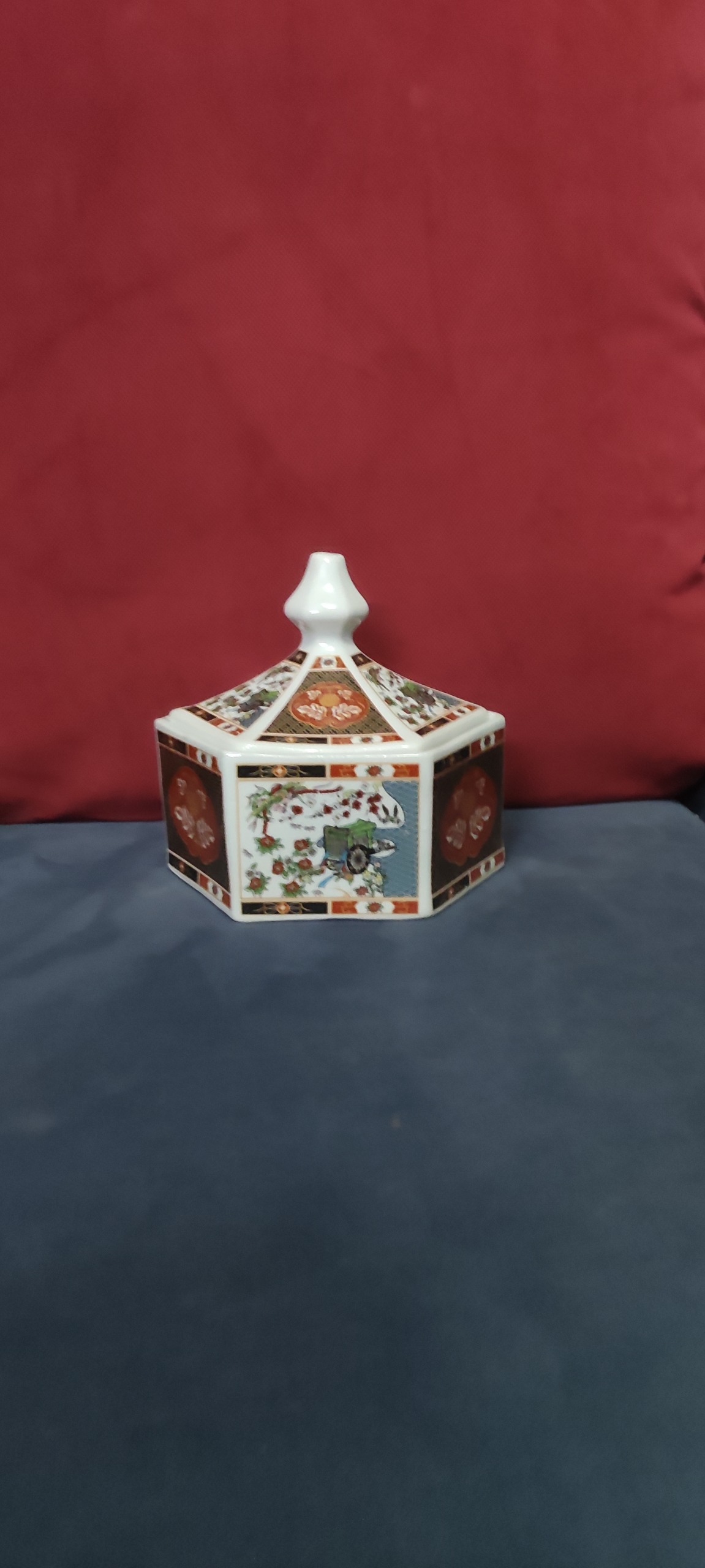 شکلات خوری شش ضلعی کالسکه ای قدیمی و آنتیک