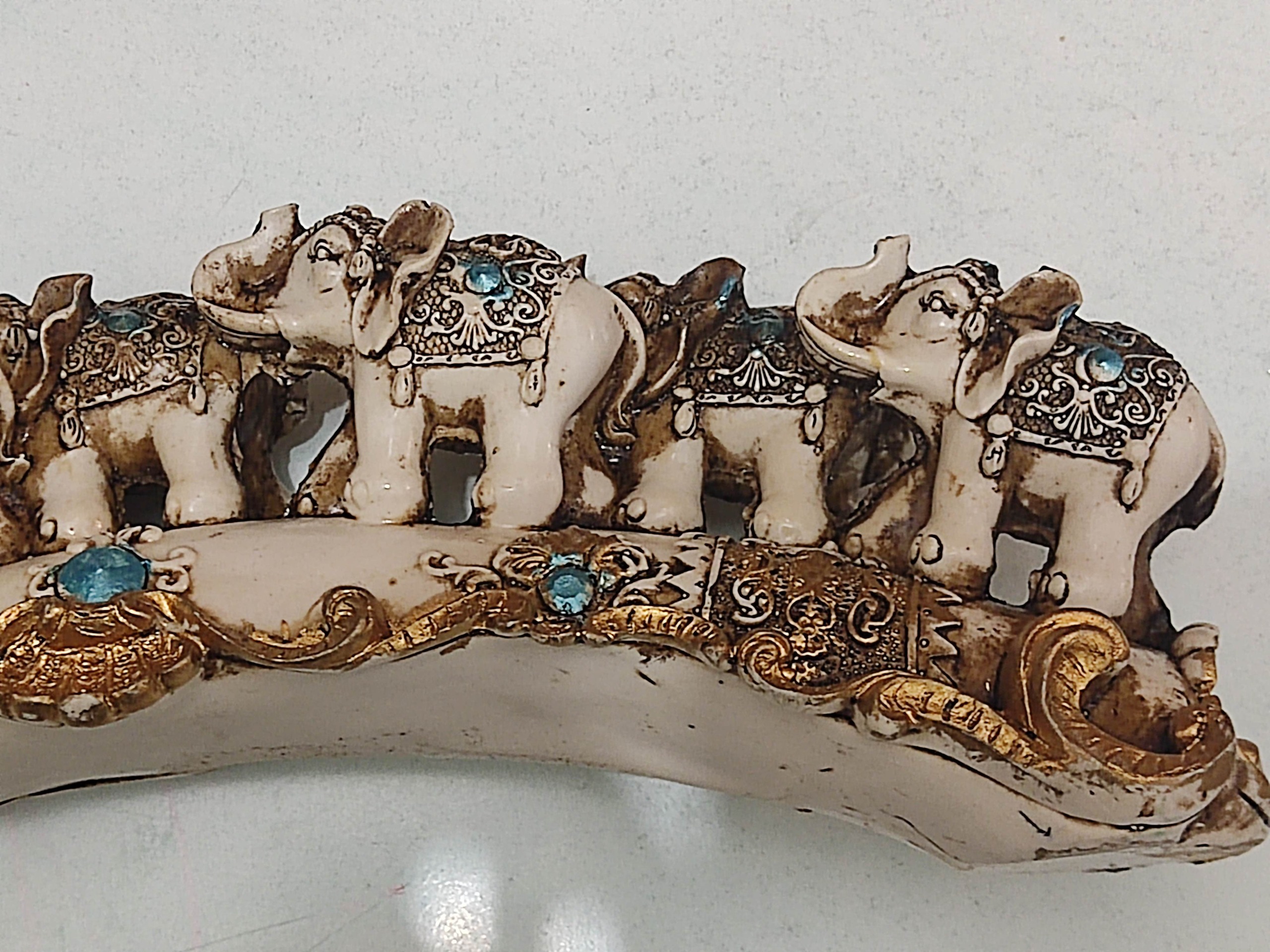 مجسمه فیل های خوشبختی