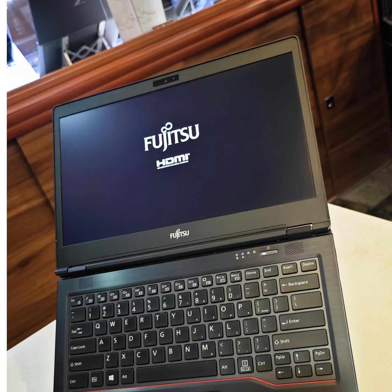 لپ تاپ Fujitsu Lifebook U748