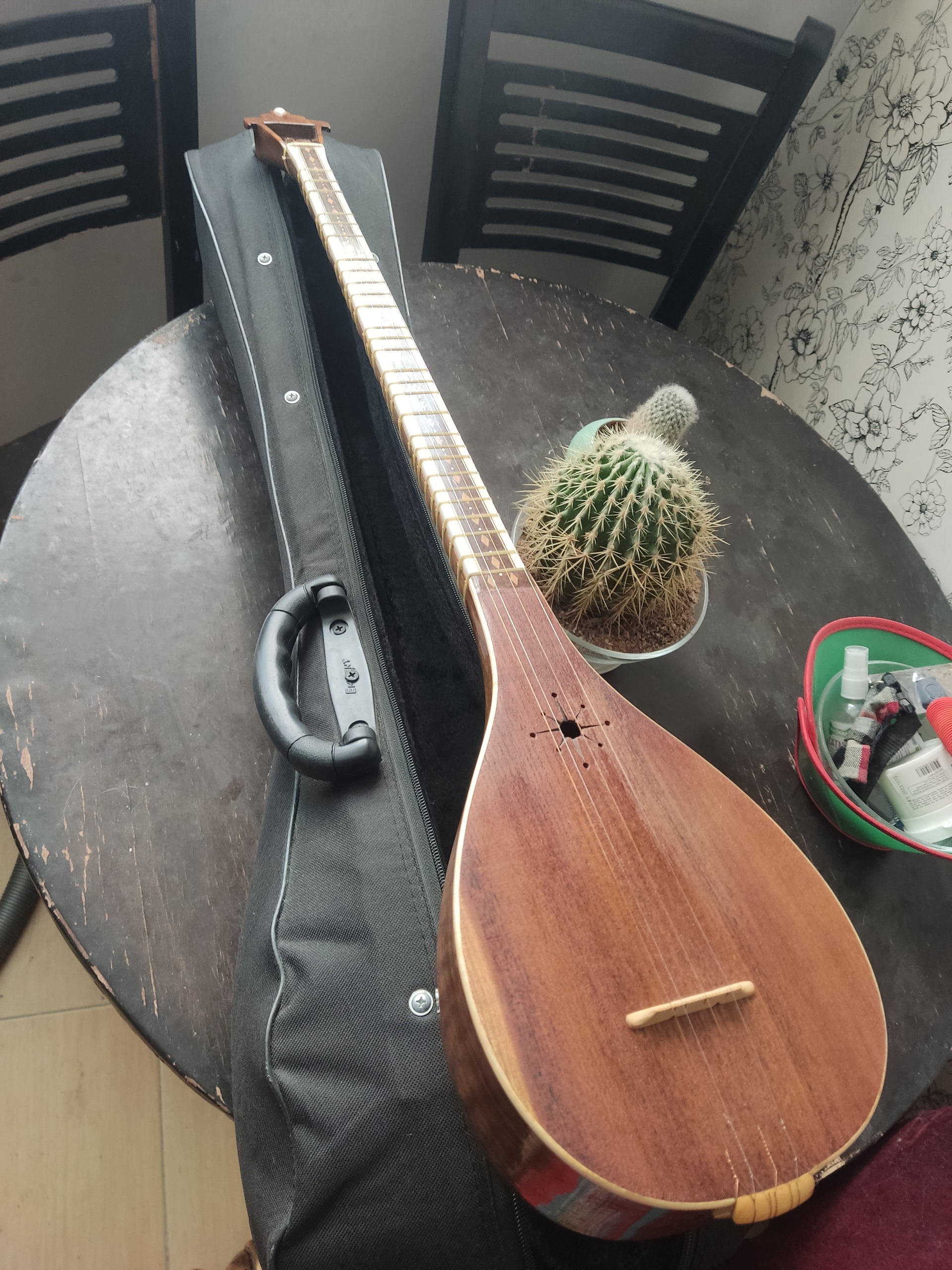 سه تار با تزئینات