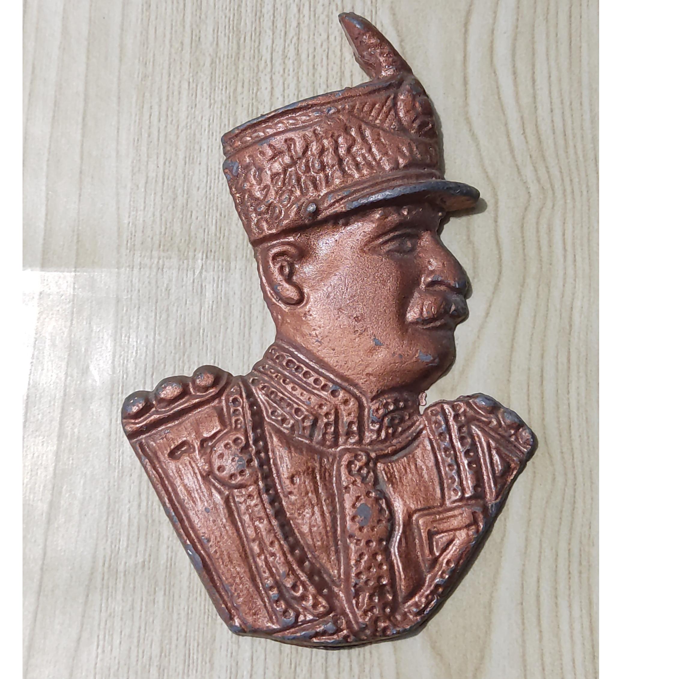 مجسمه سردیس رضا خان