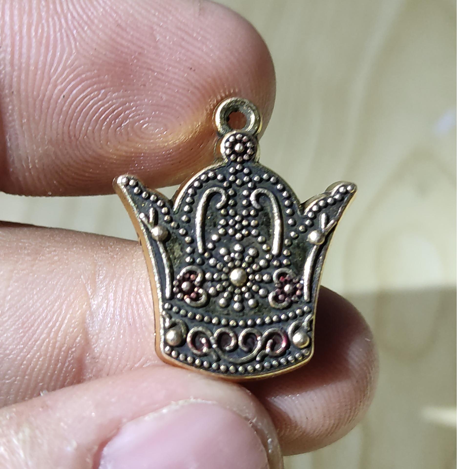 آویز تاج قدیمی