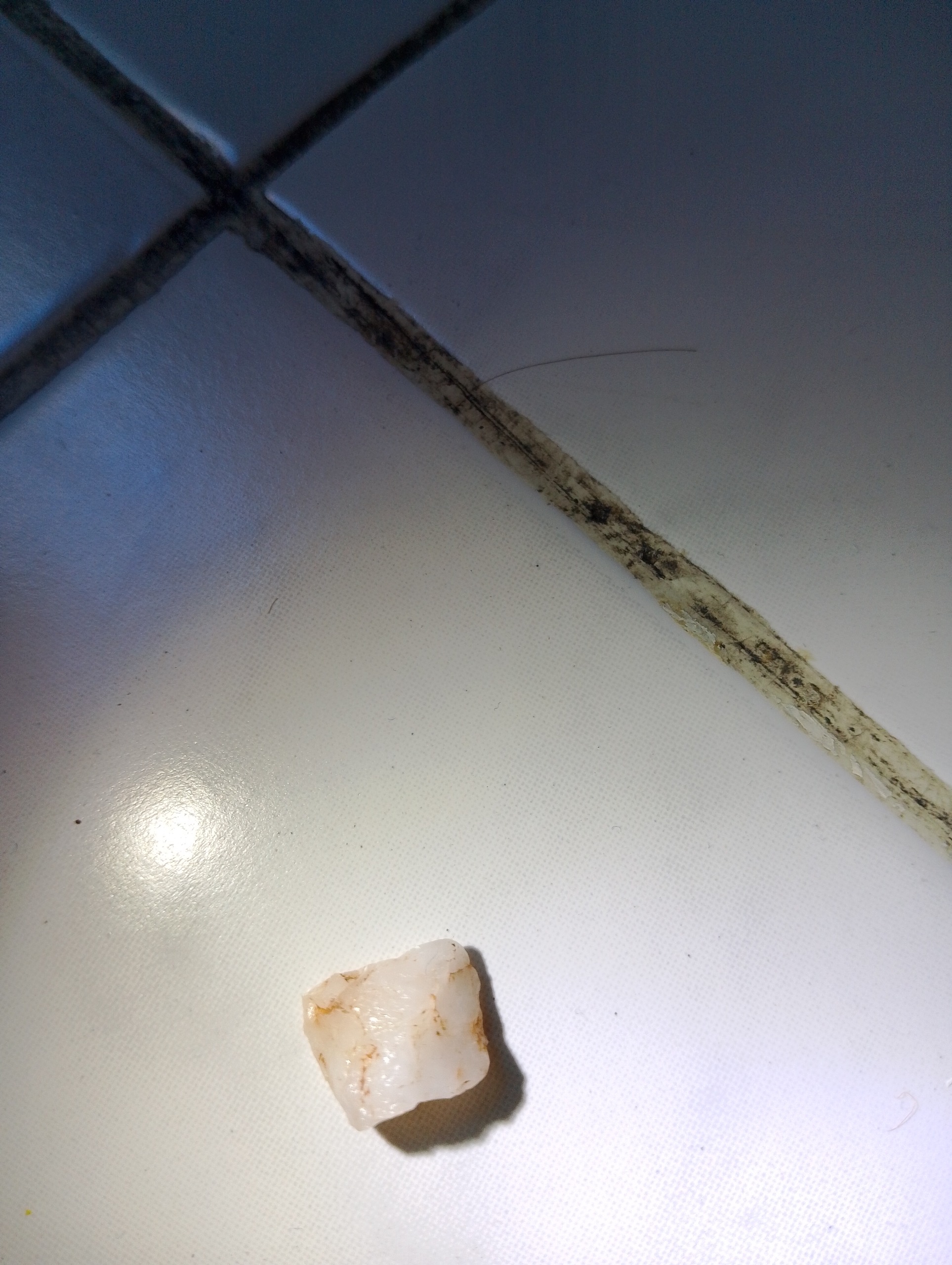 سنگ سفید مشکوک الماس