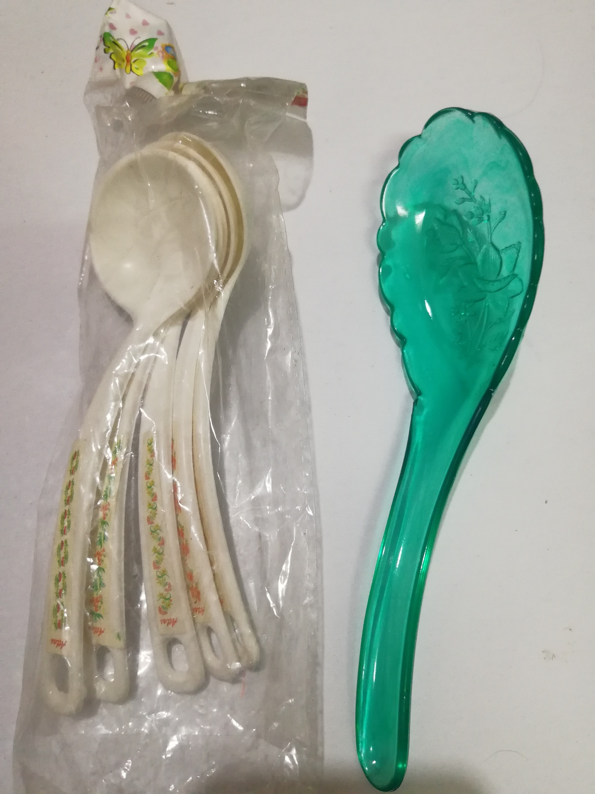 5عدد ملاقه و یک قاشق آجیل یا سالاد نوستالژی