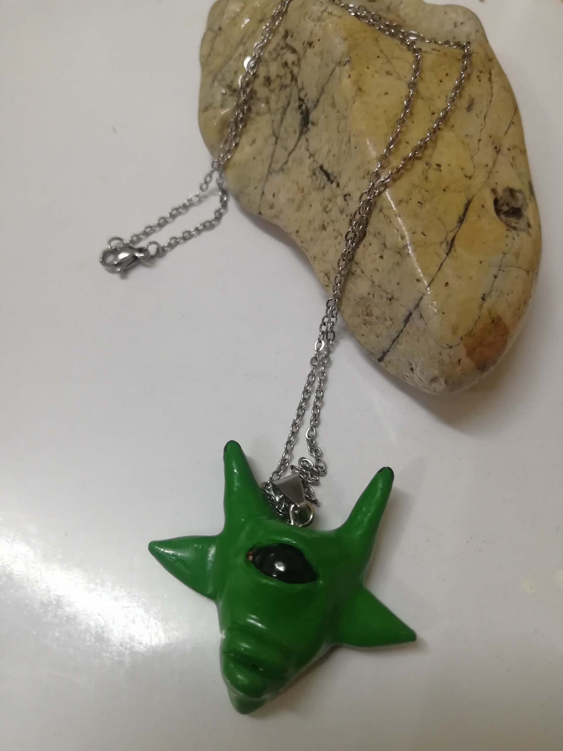 گردنبند پسرانه با پلاک خمیر هواخشک بامدل فضایی