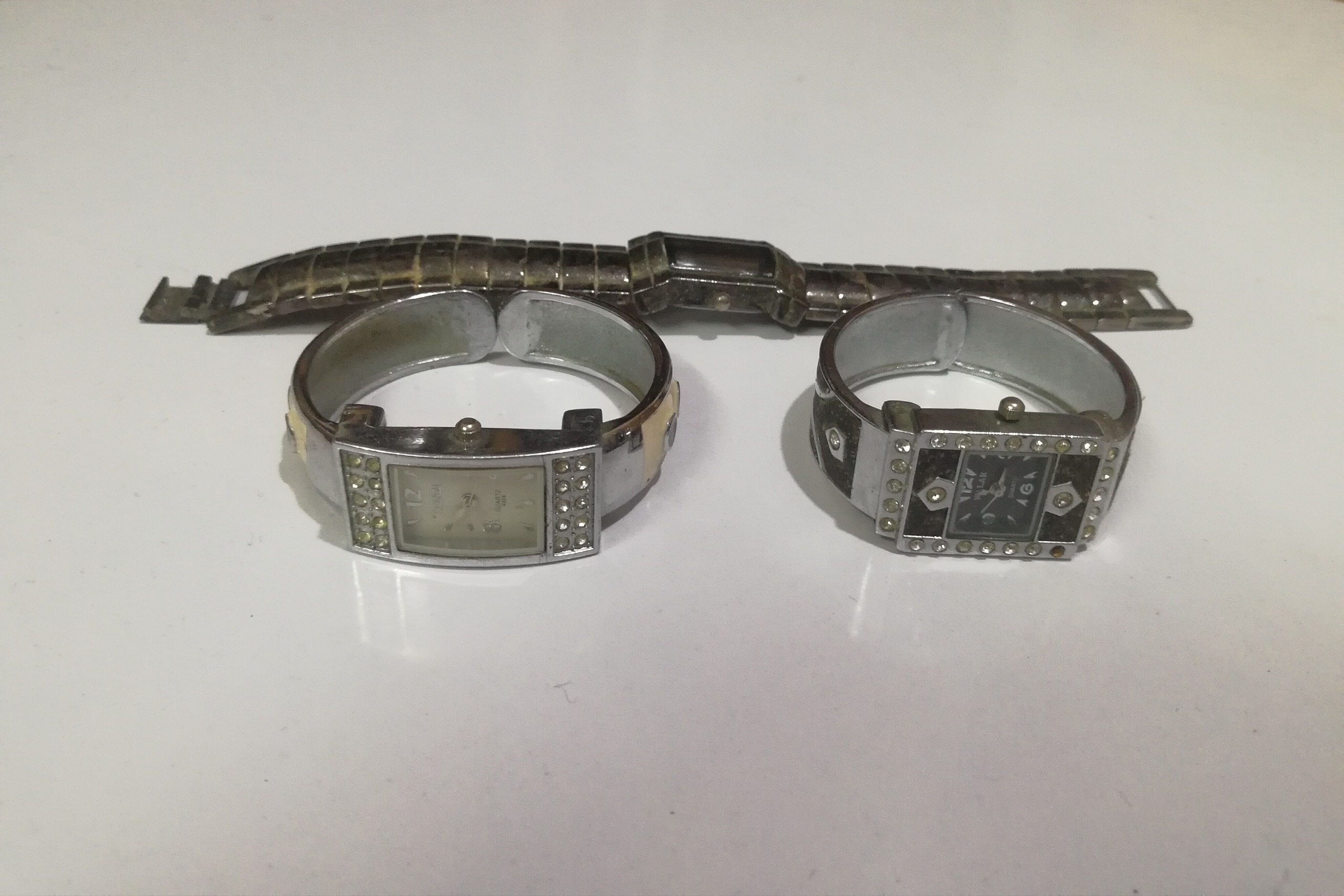 3عدد ساعت مچی معیوب دودستبندی یک عددساده دهه80