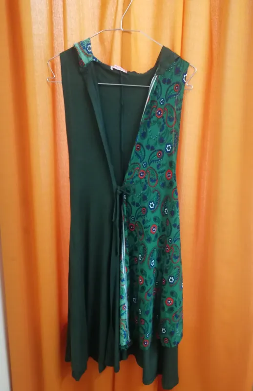 سارافون کلاهدار زیبای زنانه