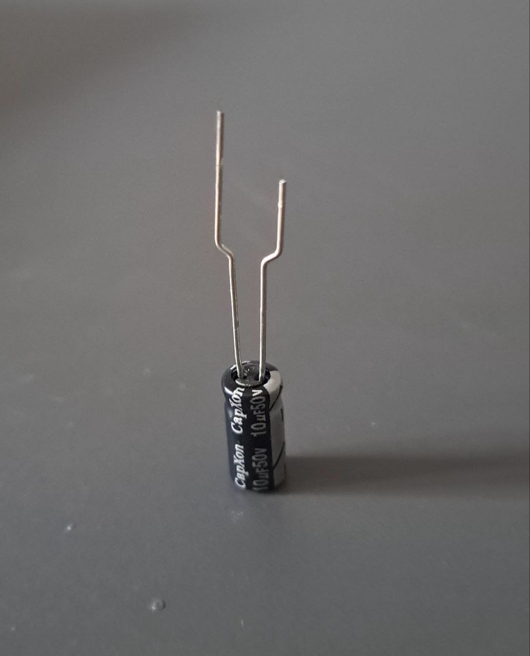 خازن 25_GFB100_M1A_CA CAPXON 10µf,50V (پک20تایی)