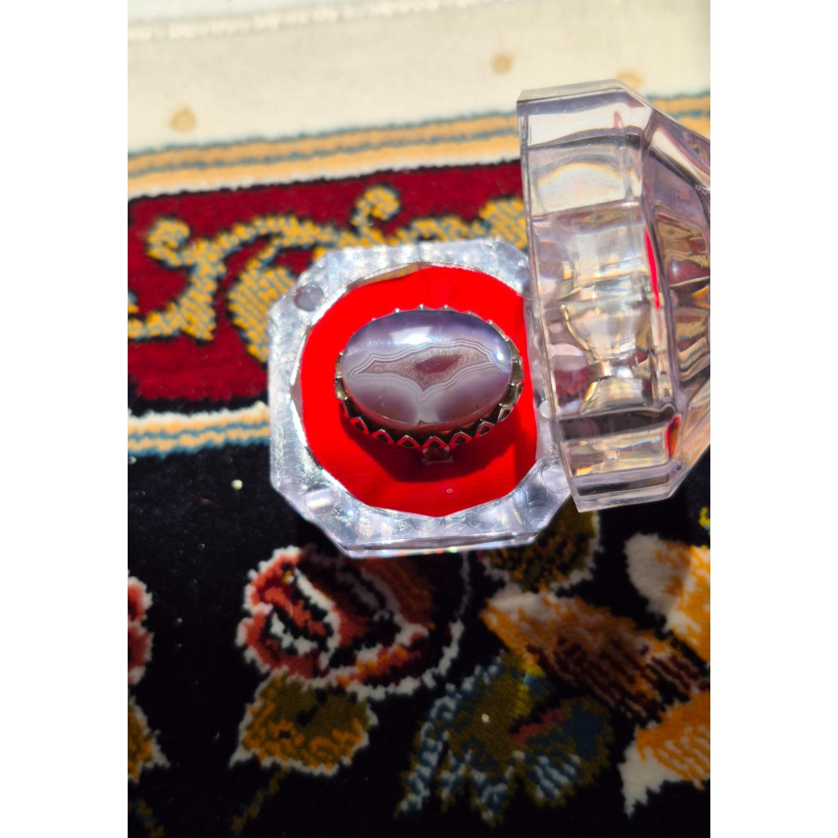 انگشتر عقیق سوسنی شمایل دار(شکل پرنده)