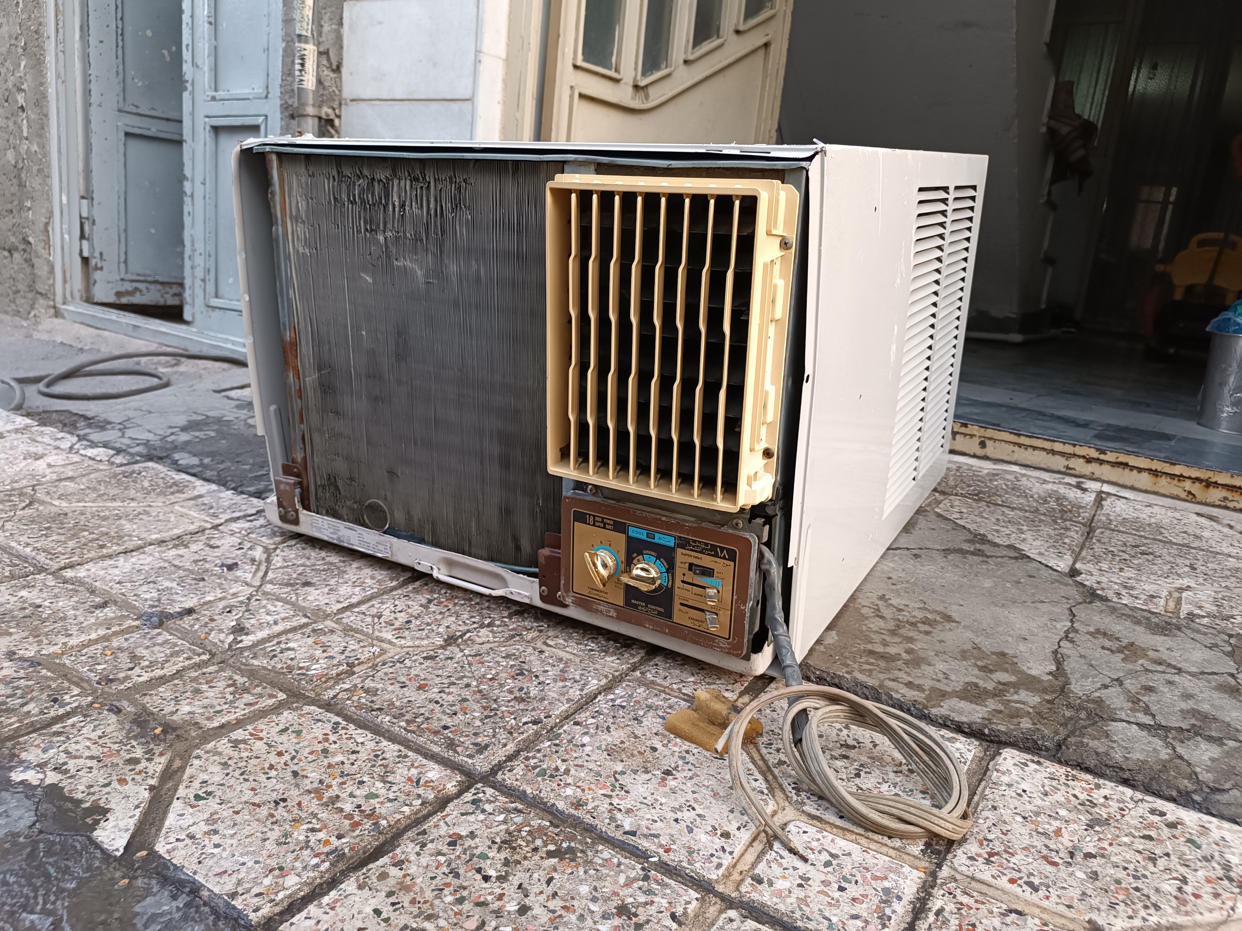 کولر گازی پنجره ای جنرال قدیمی