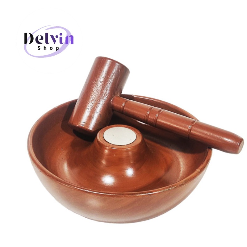 گردو شکن چوبی همراه با چکش