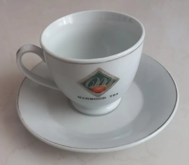 یک عدد فنجان و نعلبکی