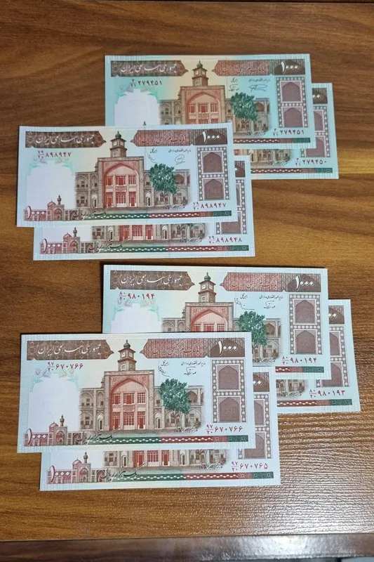 چهار جفت 100 تومانی فیضیه با چهار امضا مختلف