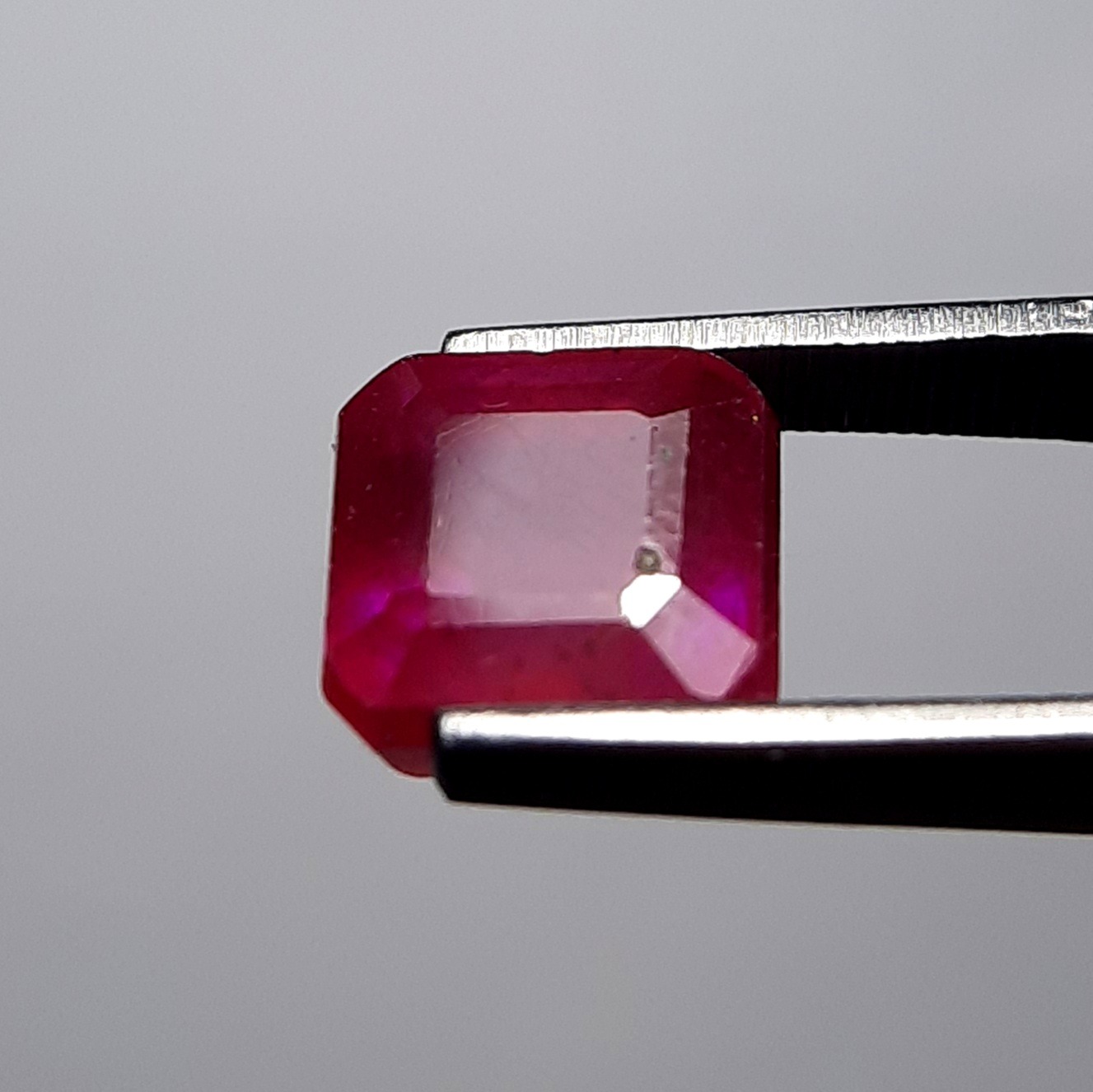 یاقوت سرخ دونه اناری معدنی آفریقایی.کد2