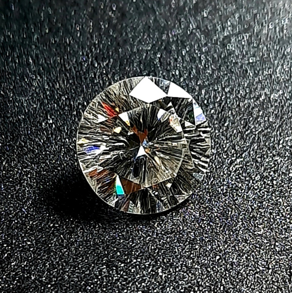 موزانایت سفیداصل روسی(قطر7 میلیمتر