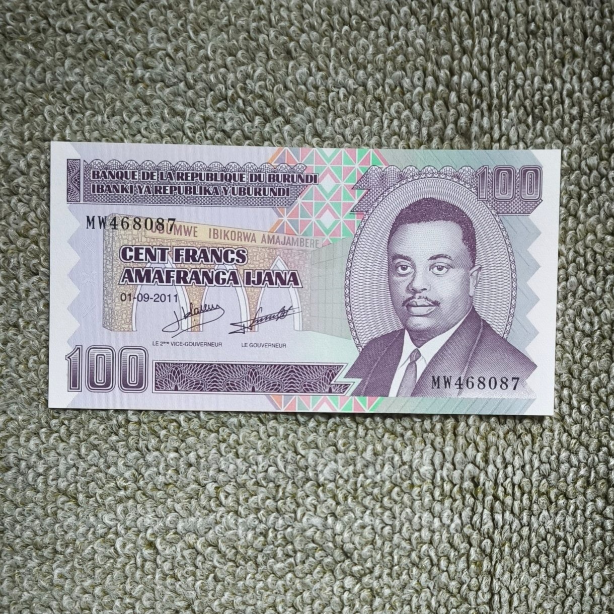 100 فرانک بروندی