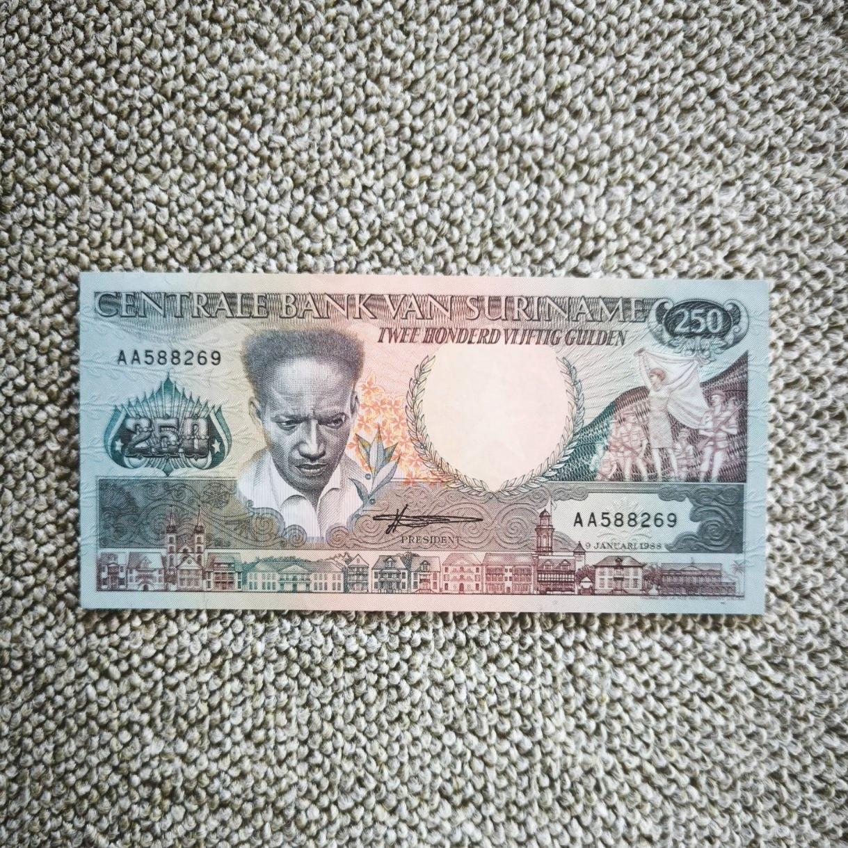 250 گلدن سورینام