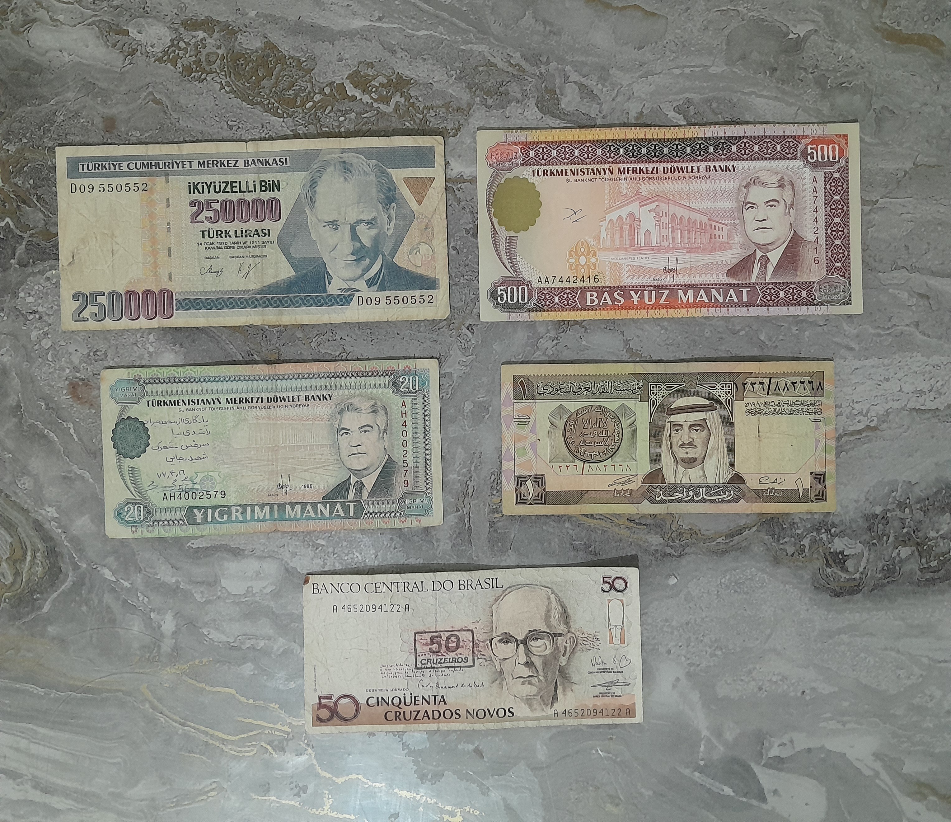 10 عدد اسکناس خارجی