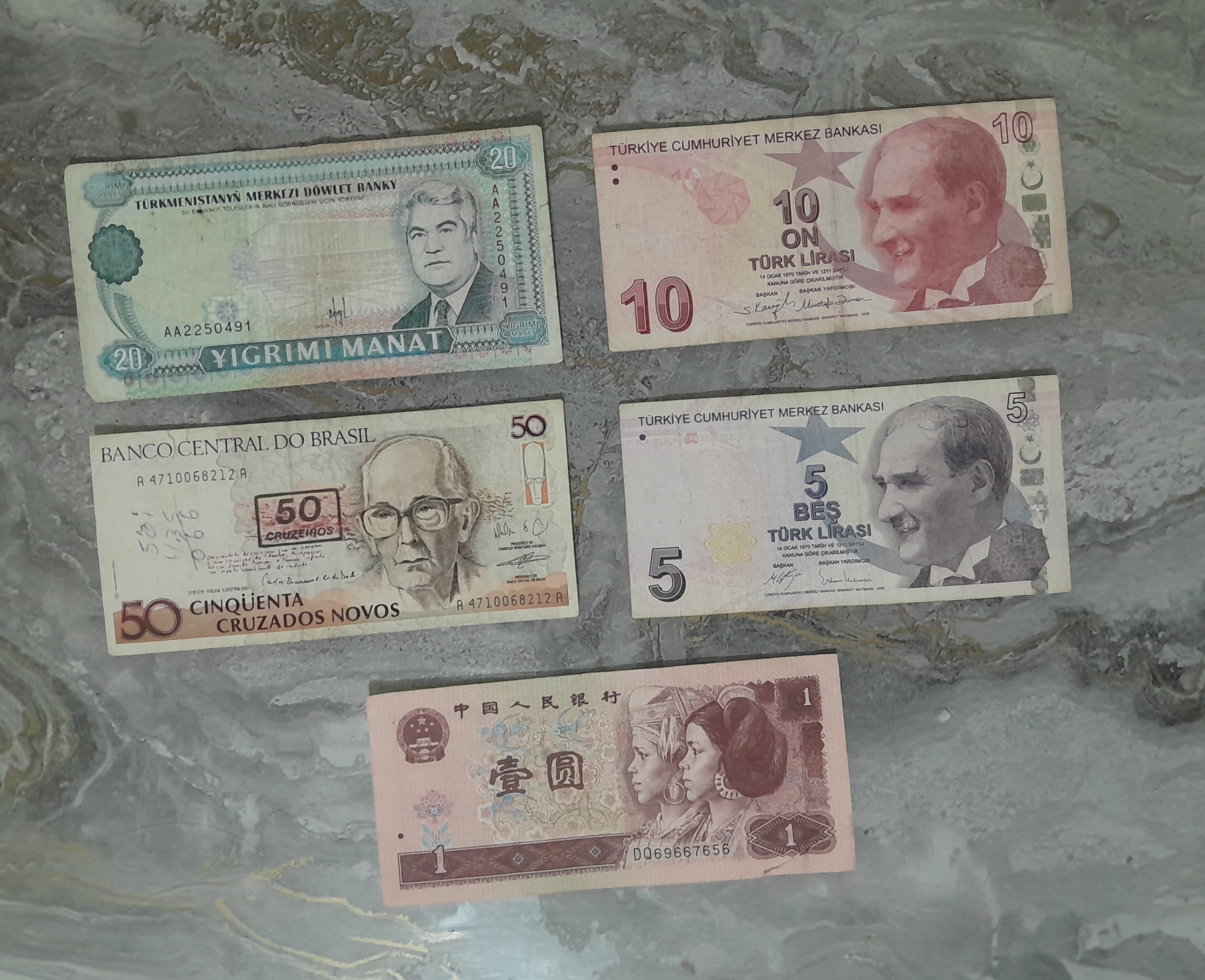 10 عدد اسکناس خارجی