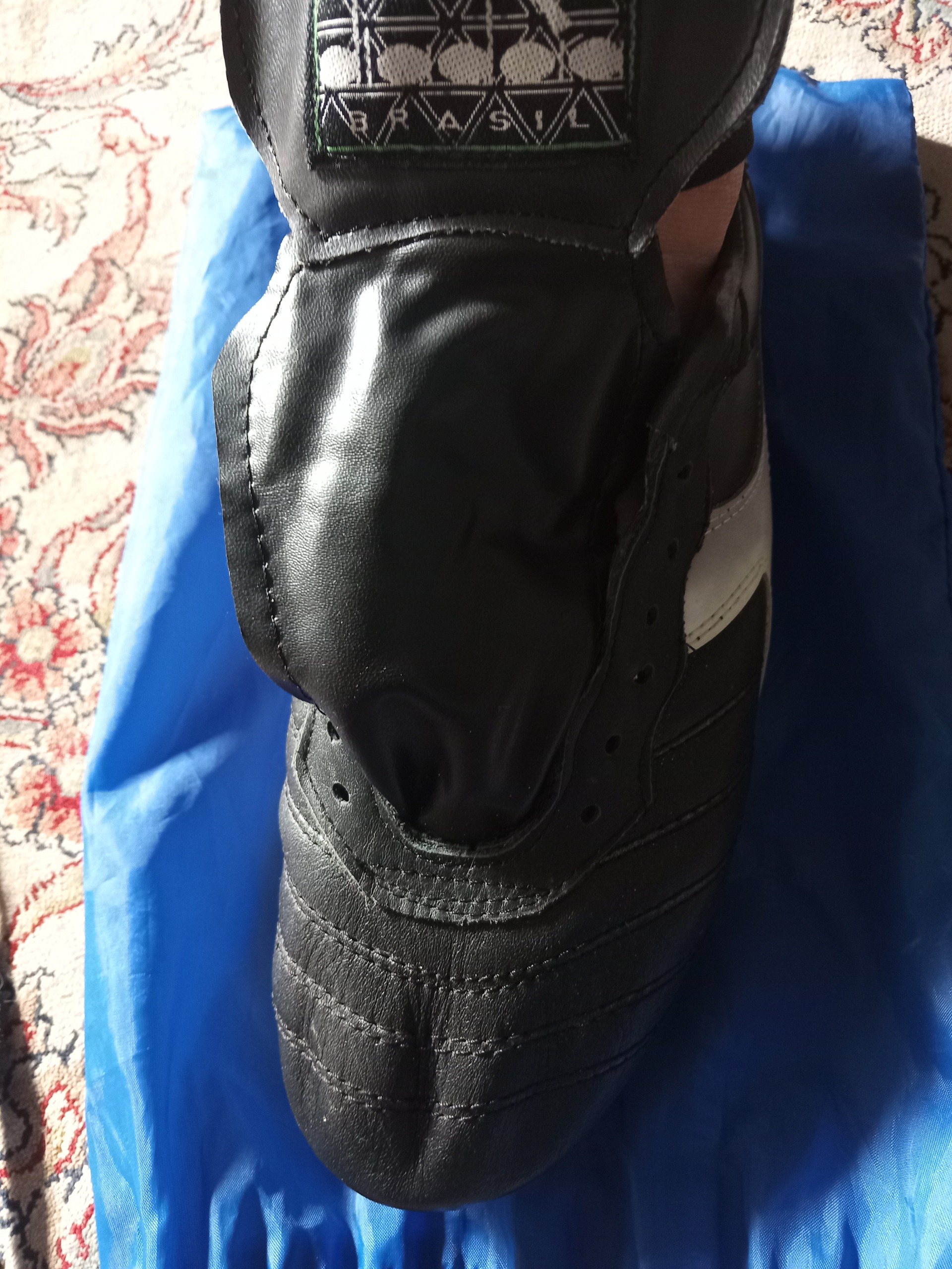 کفش داخل چمن diadora