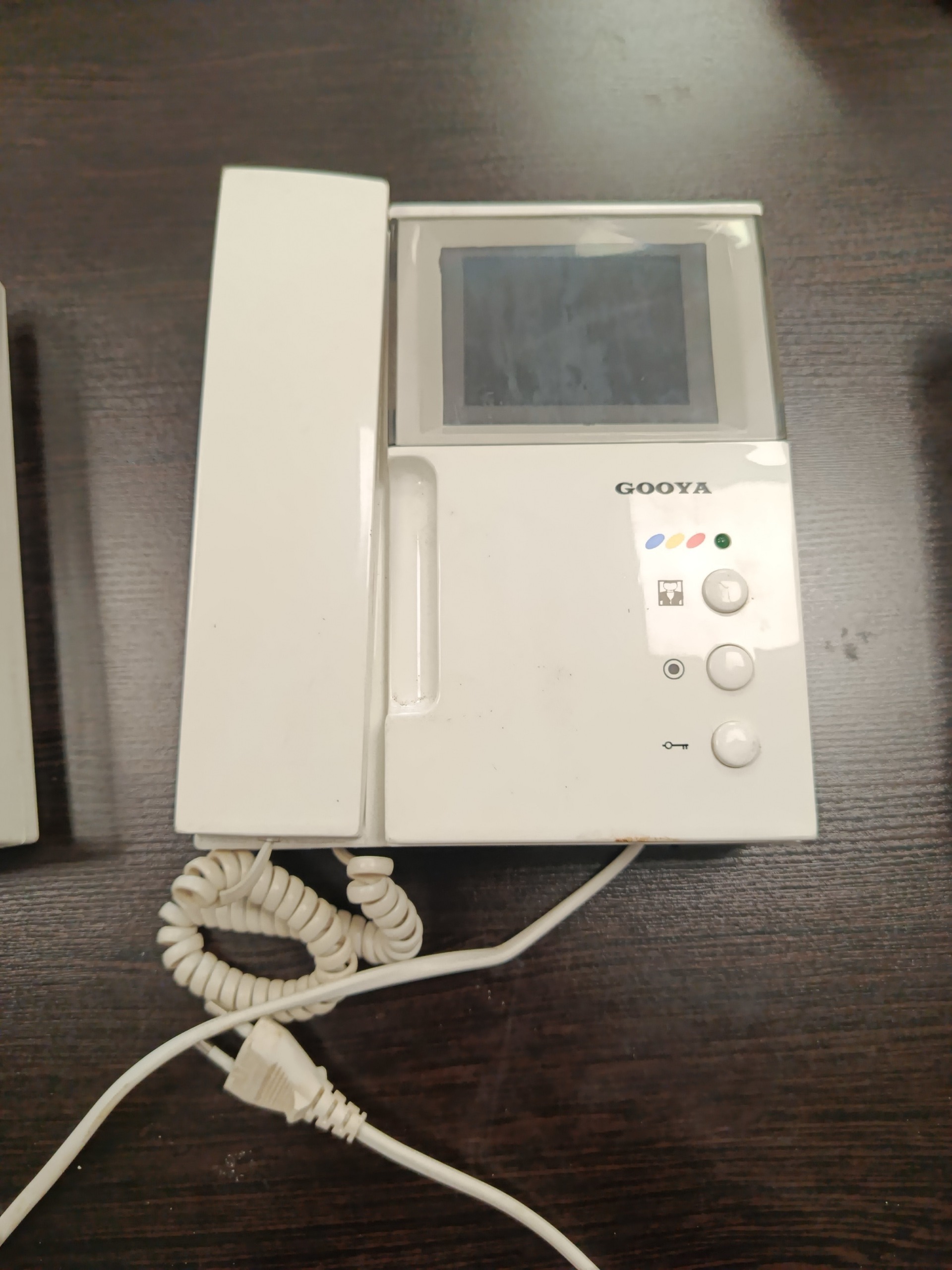 آیفون تصویری گویا