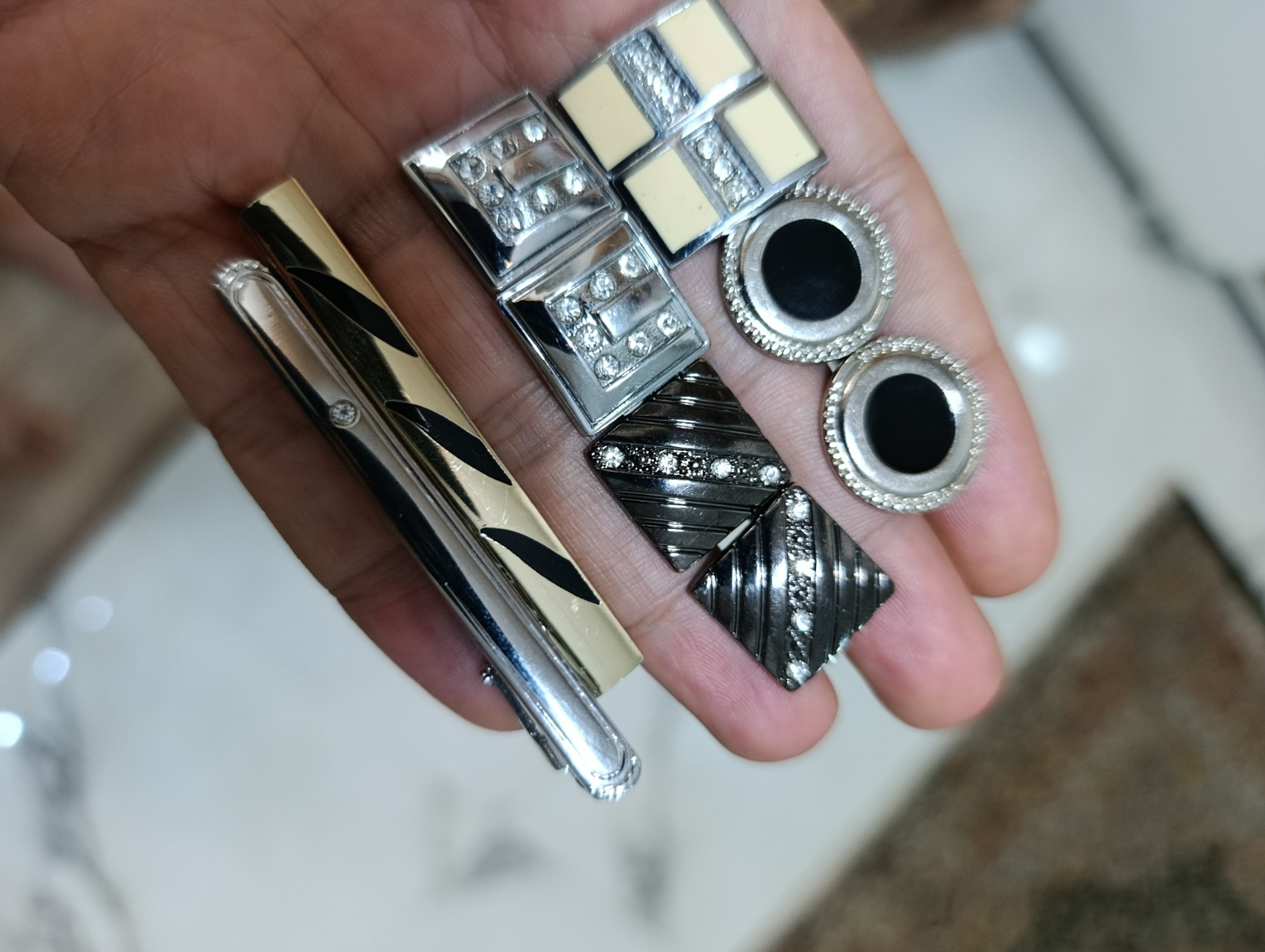 مجموعه دکمه سردست و سنجاق کروات