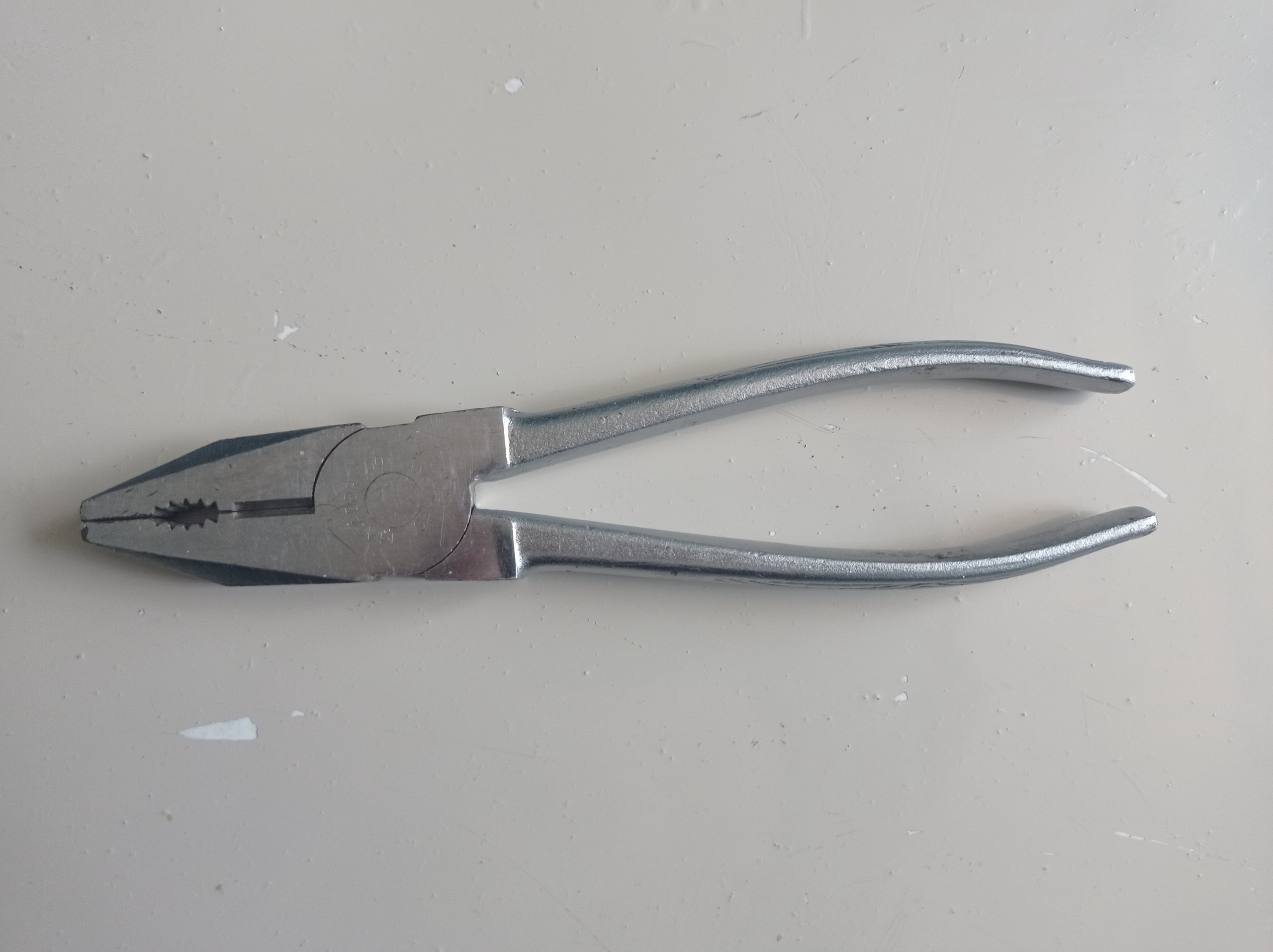 انبردست آلمانی Matador