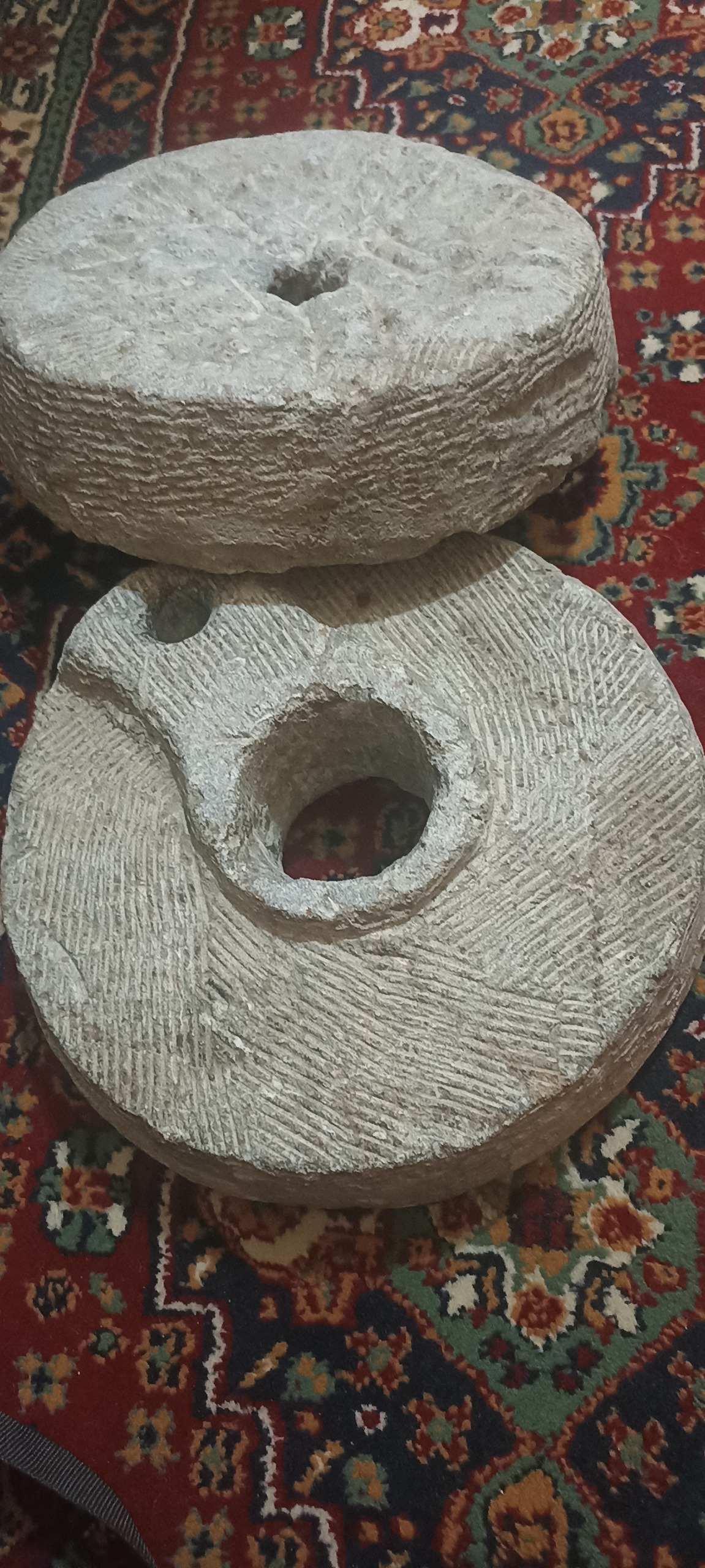 سنگ آسیاب هشتاد ساله