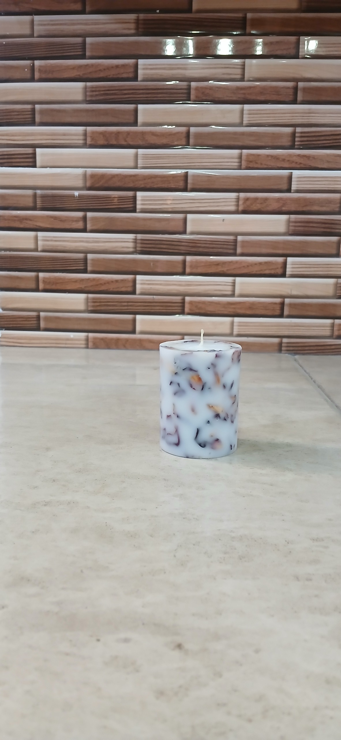 شمع طرح سنگ مرمر، با گل خشک شده