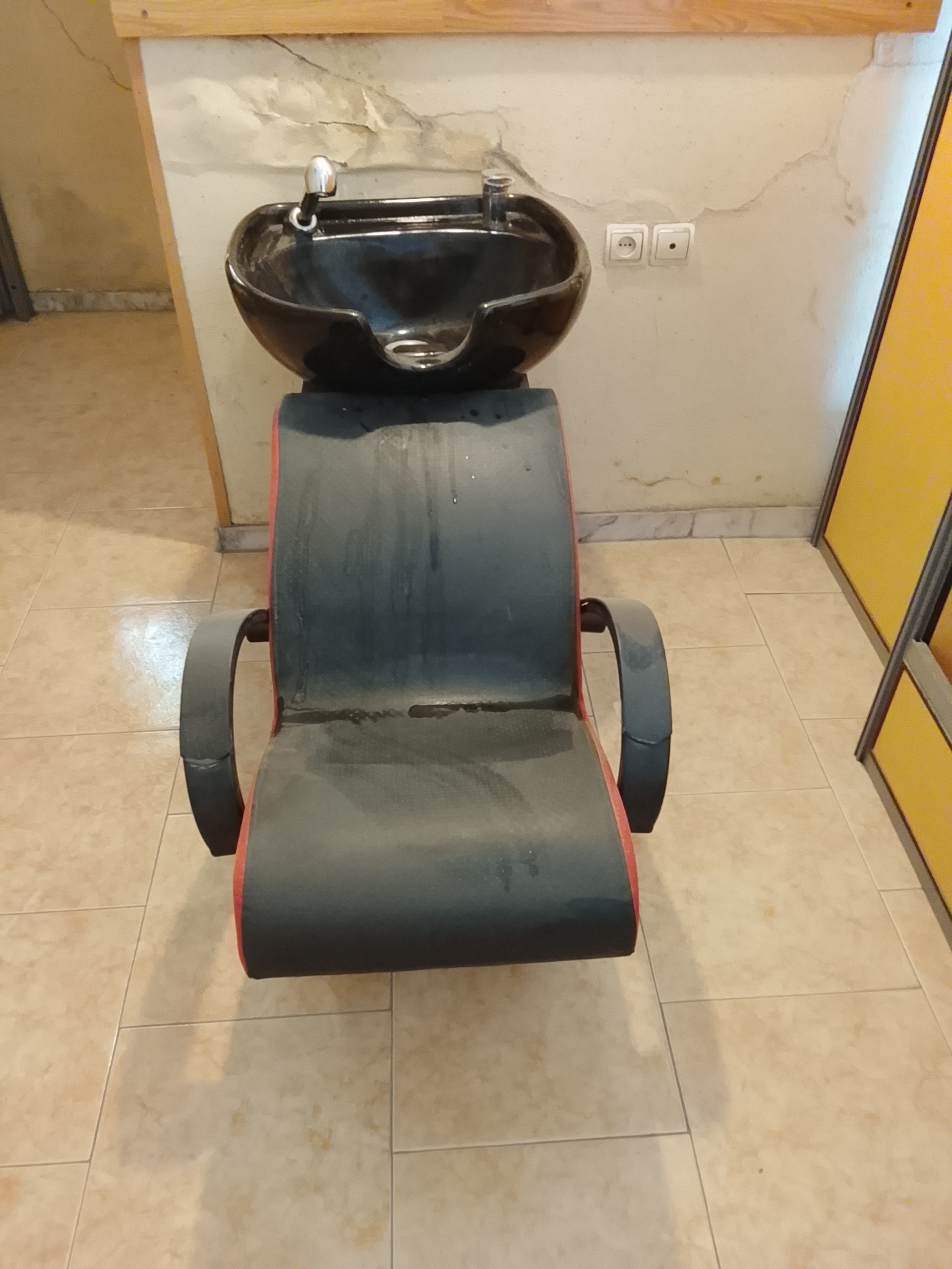 همراه با 2 عدد شیر
