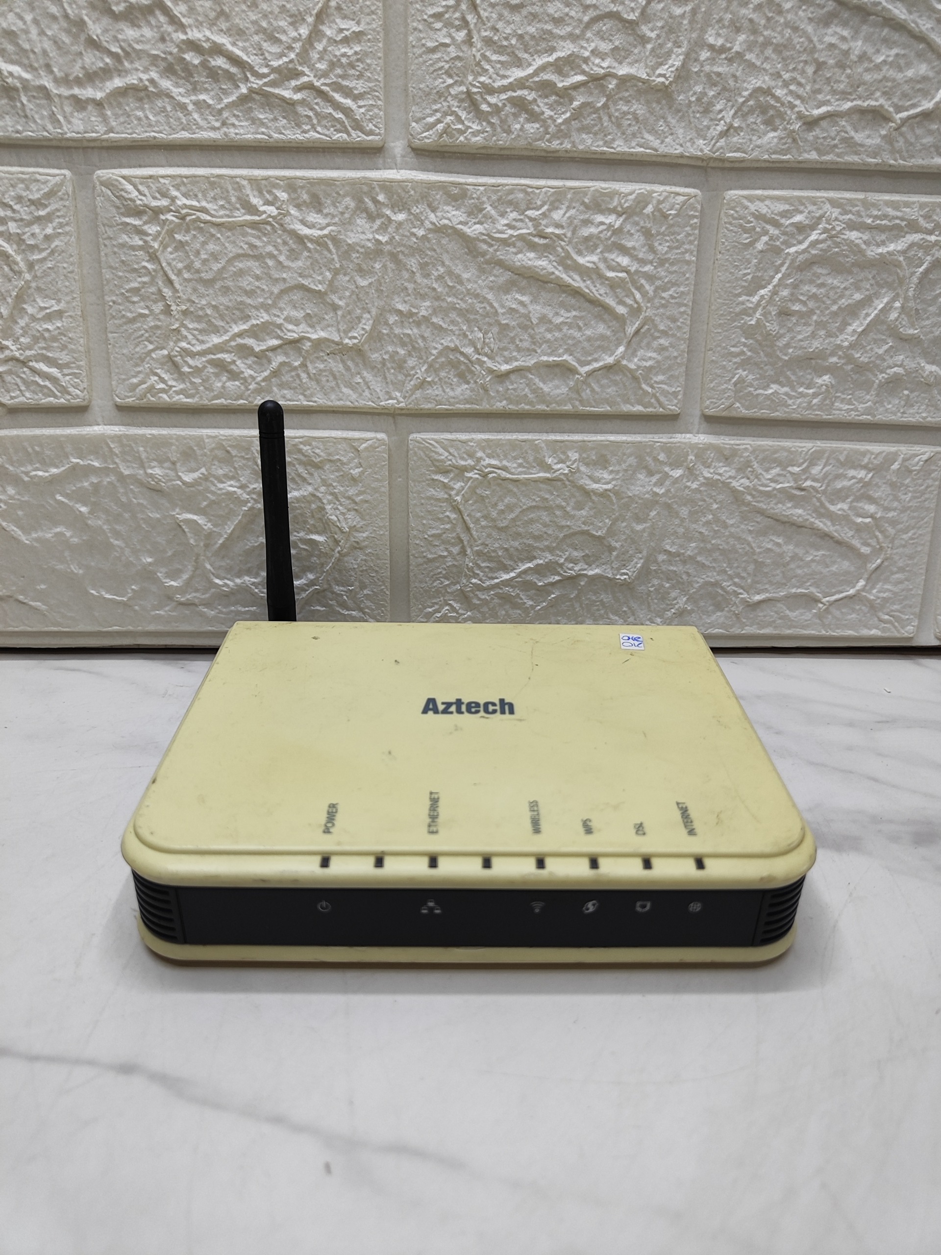 مودم آزتک وایرلس مدل 5001 سالم