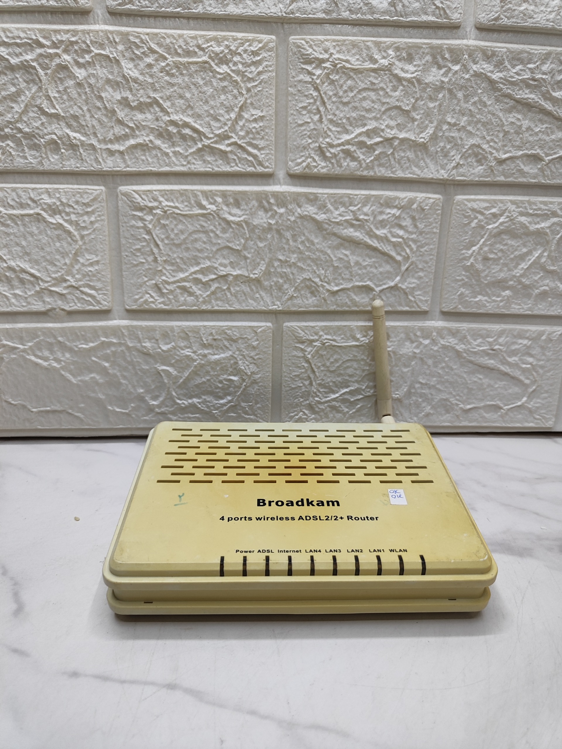 مودم برودکام وایرلس سالم