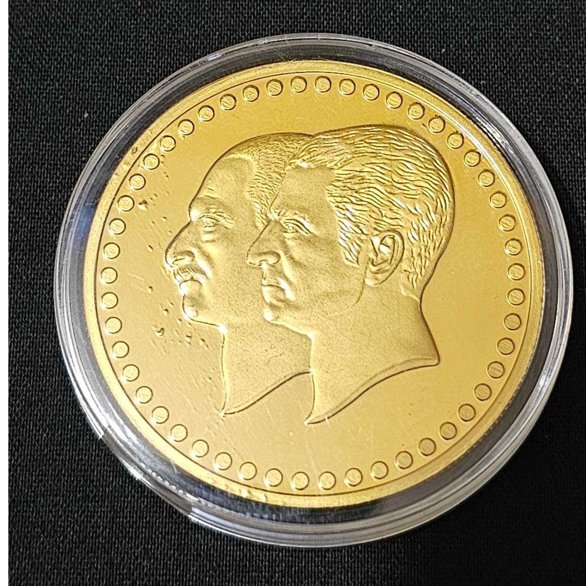 سکه اب طلا یادبودی بانک ملی ایران با تصویر2شاه