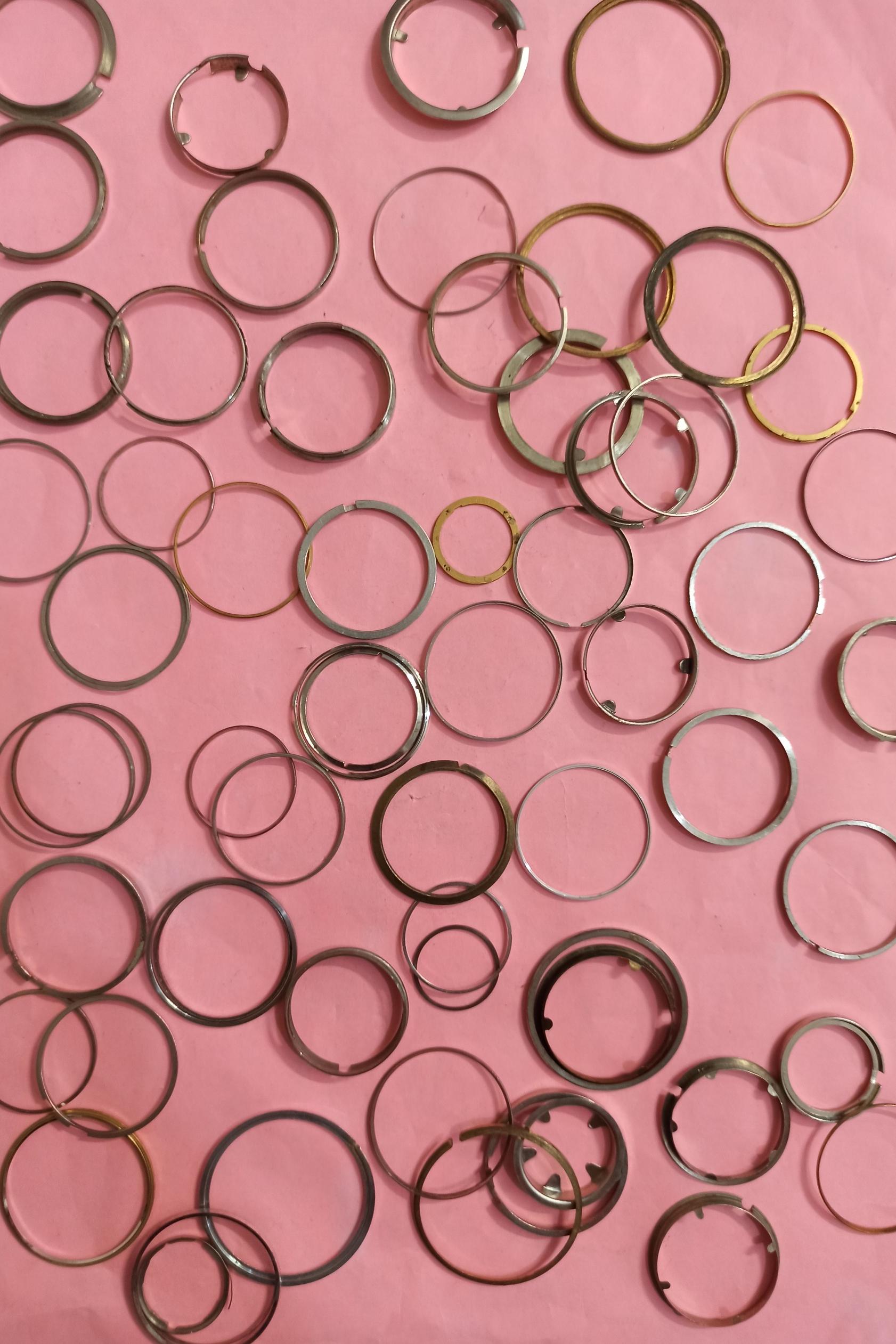 زه دور ساعت مچی قدیمی