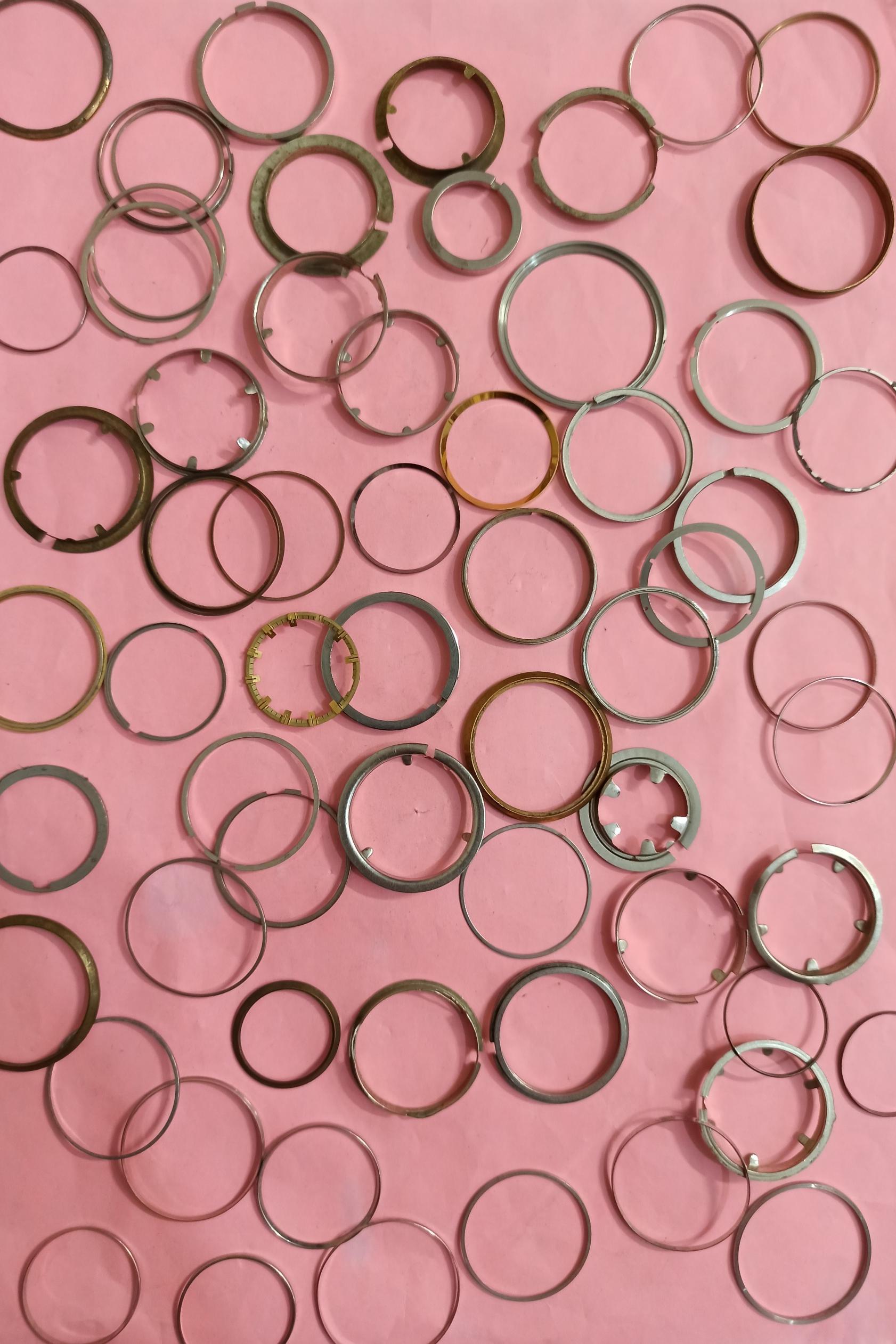 زه دور ساعت مچی قدیمی