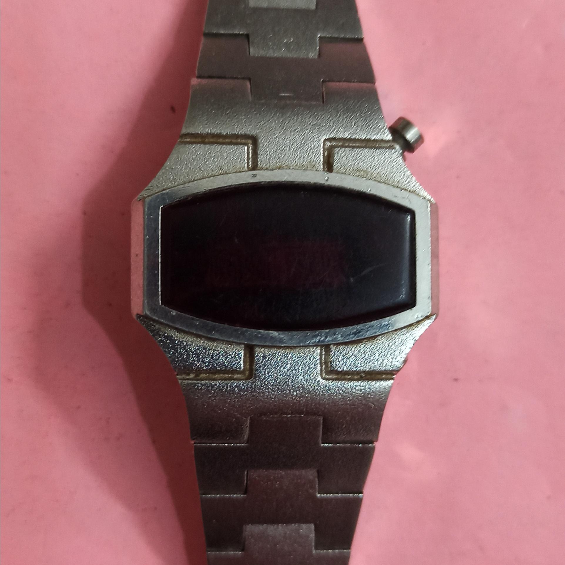 ساعت مچی قدیمی لامپی LED قرمز