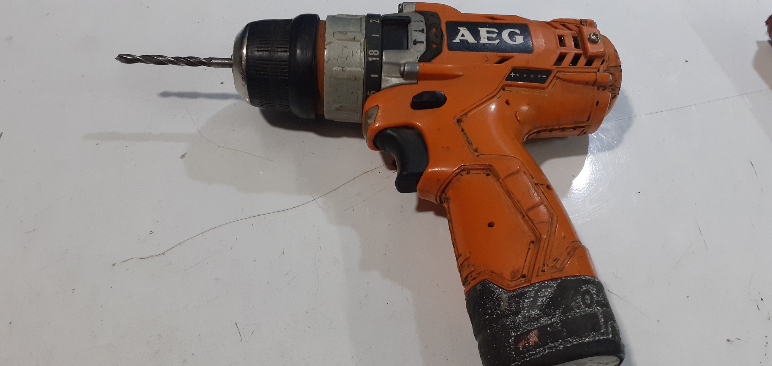 دریل شارژی AEG