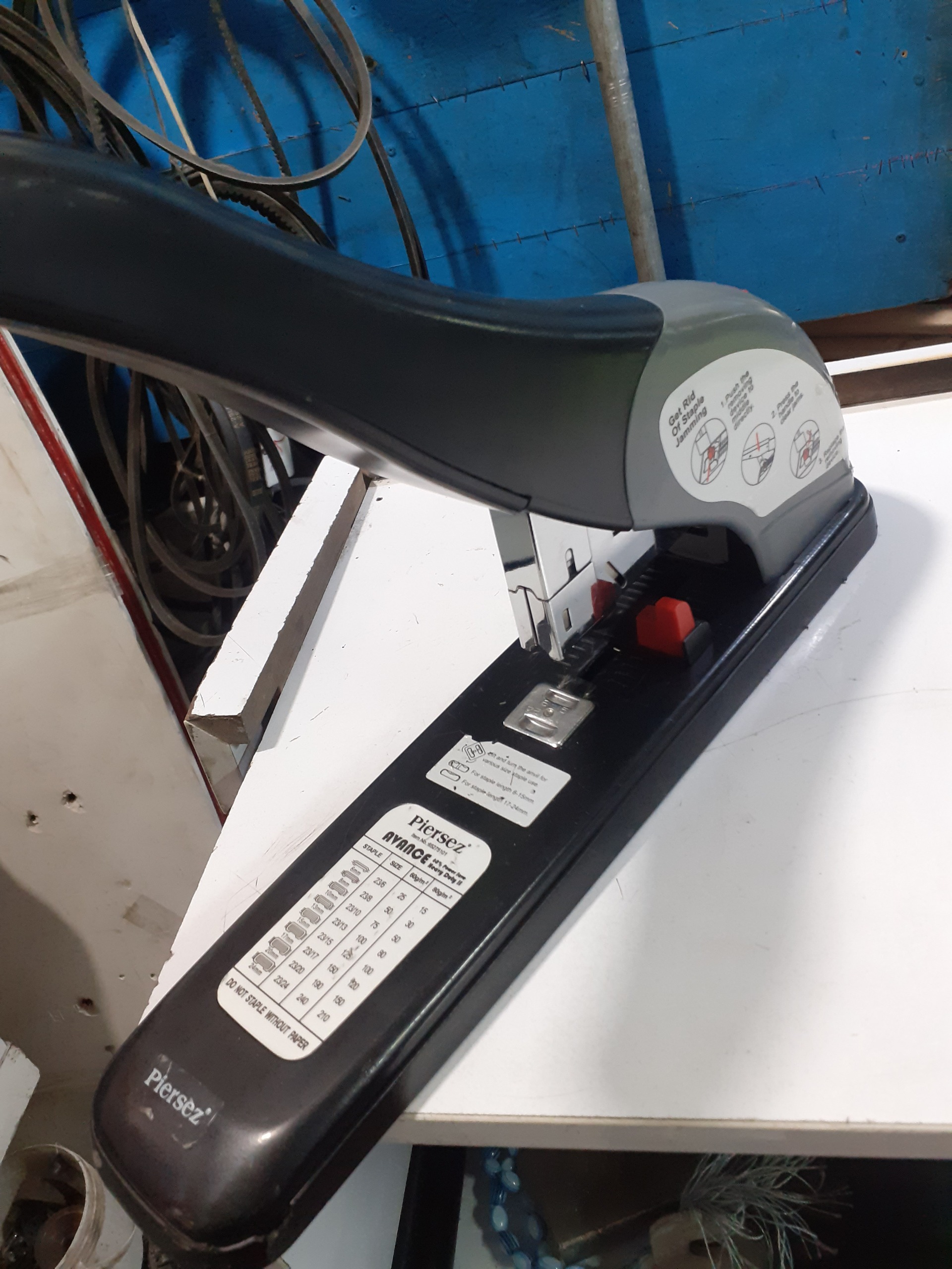 منگنه صحافی پیرسیز