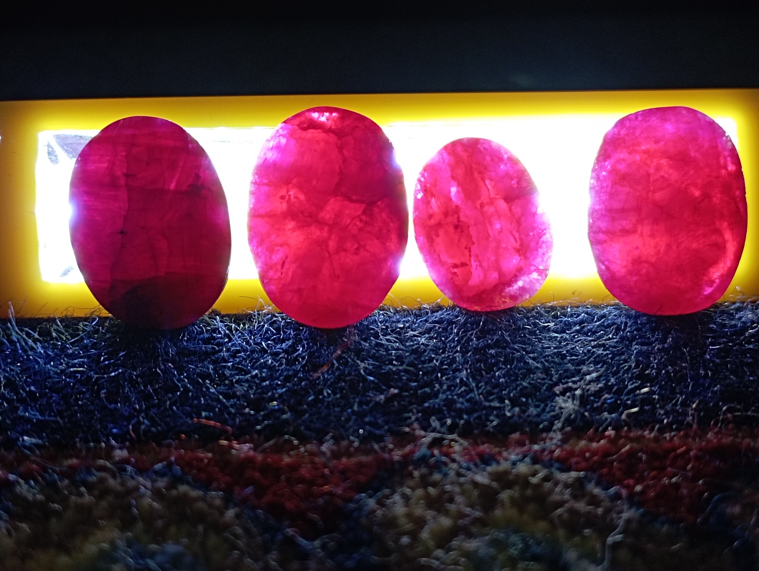 یاقوت سرخ معدنی به شرط