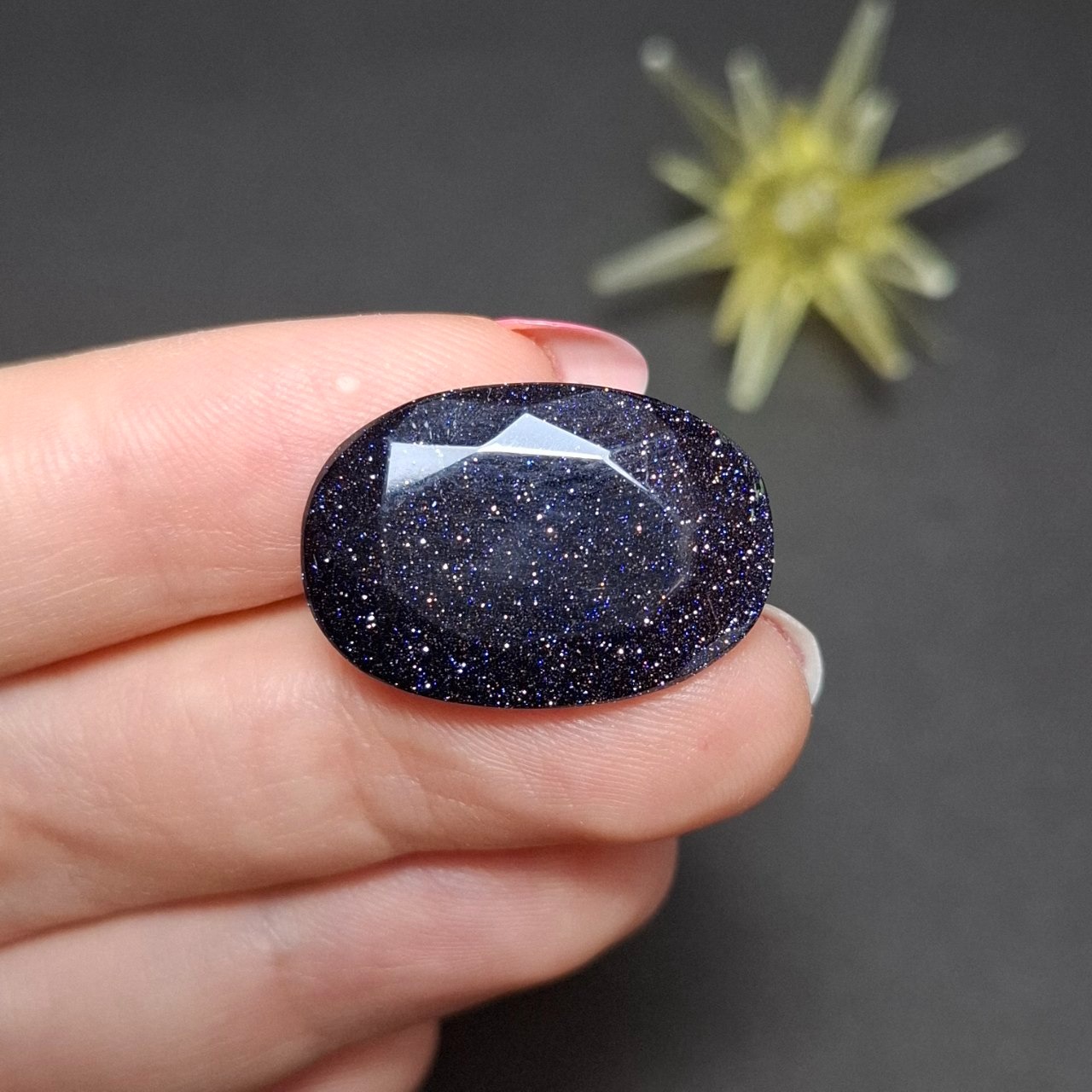 نگین سنگ دلربای سرمه ای تراش فست کد10285